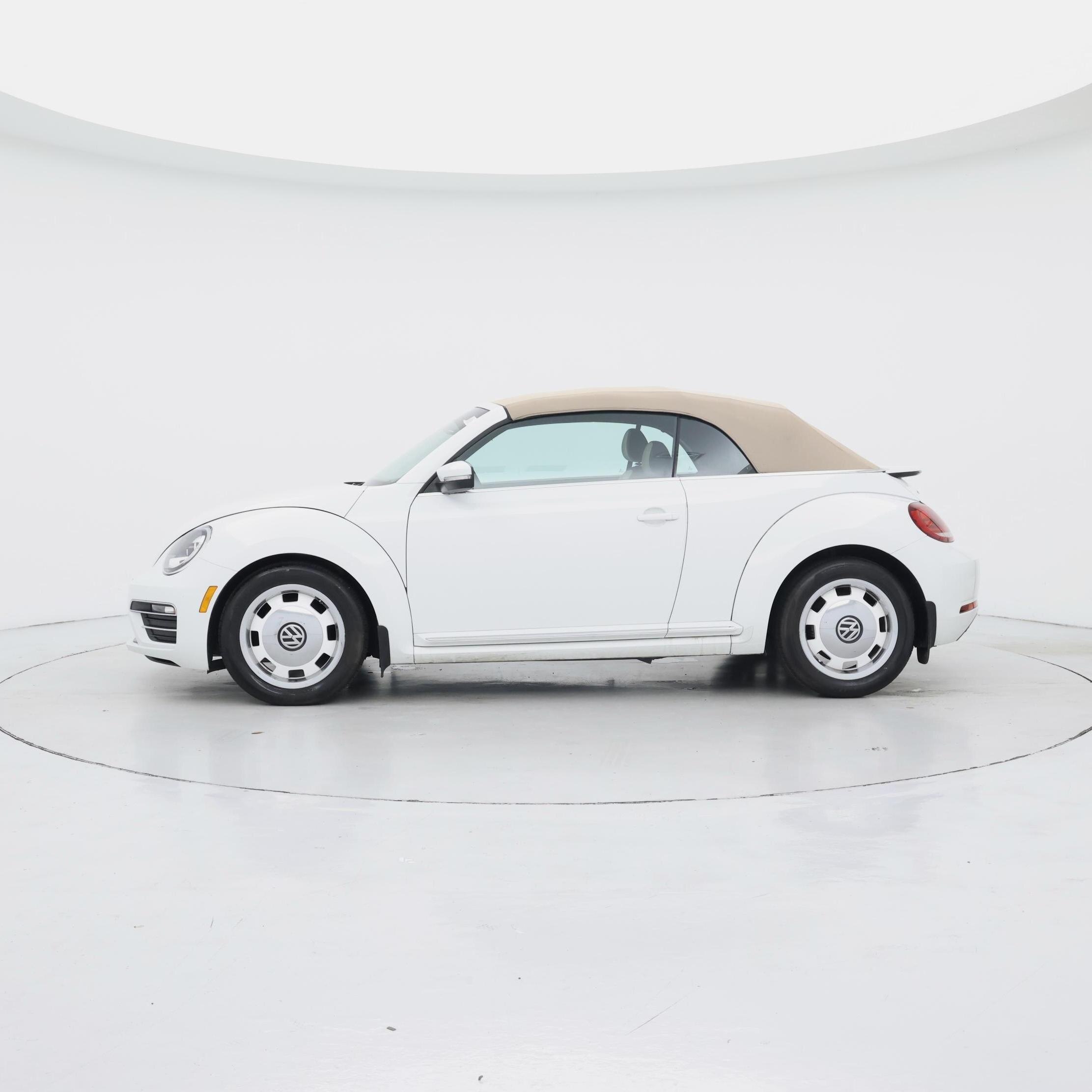 Thumbnail: 2018 Volkswagen Beetle - 3