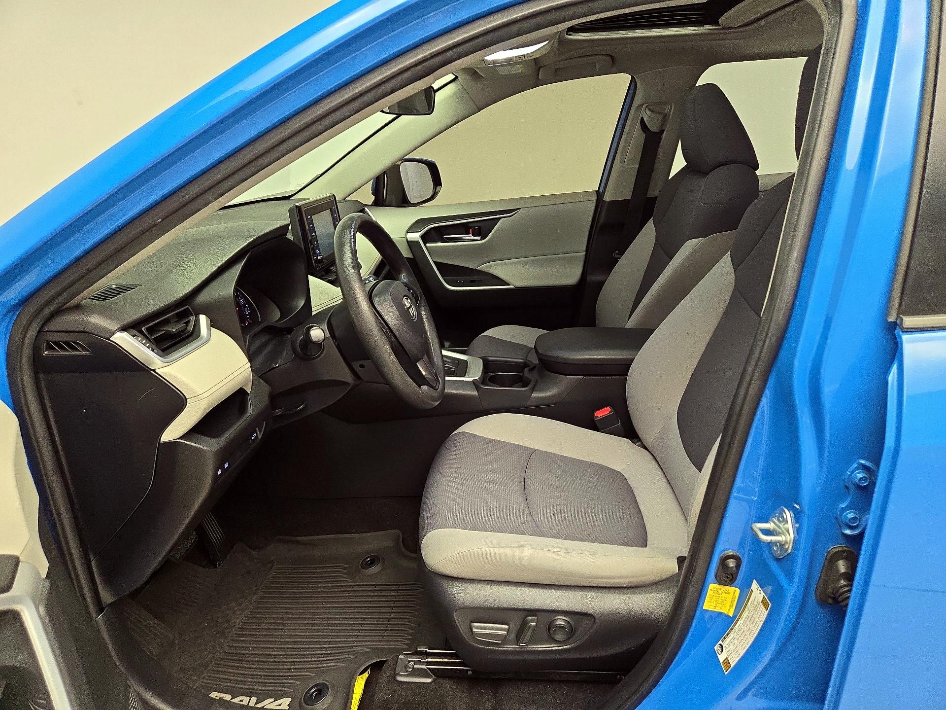 Thumbnail: 2021 Toyota RAV4 - 11