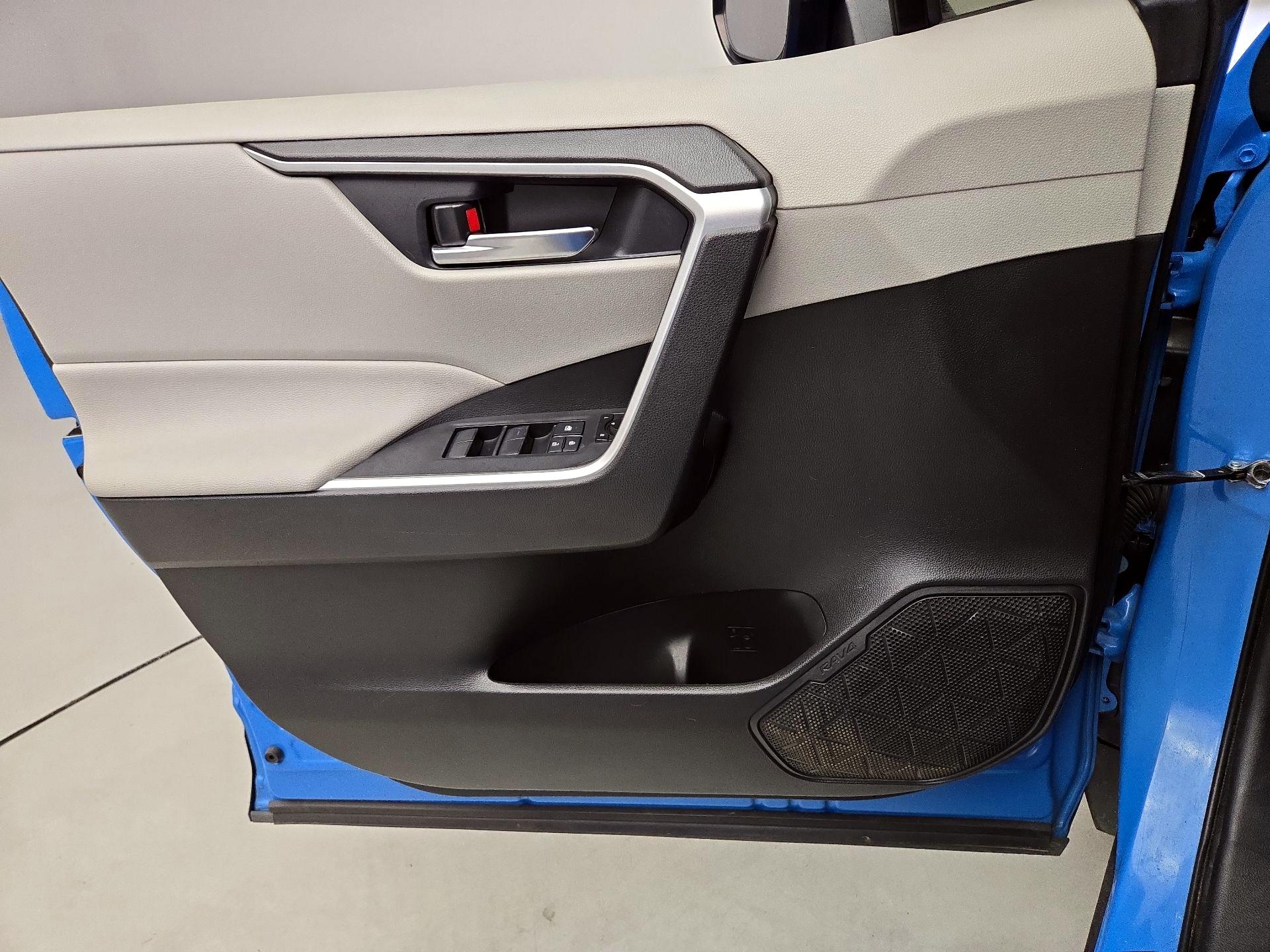 Thumbnail: 2021 Toyota RAV4 - 12
