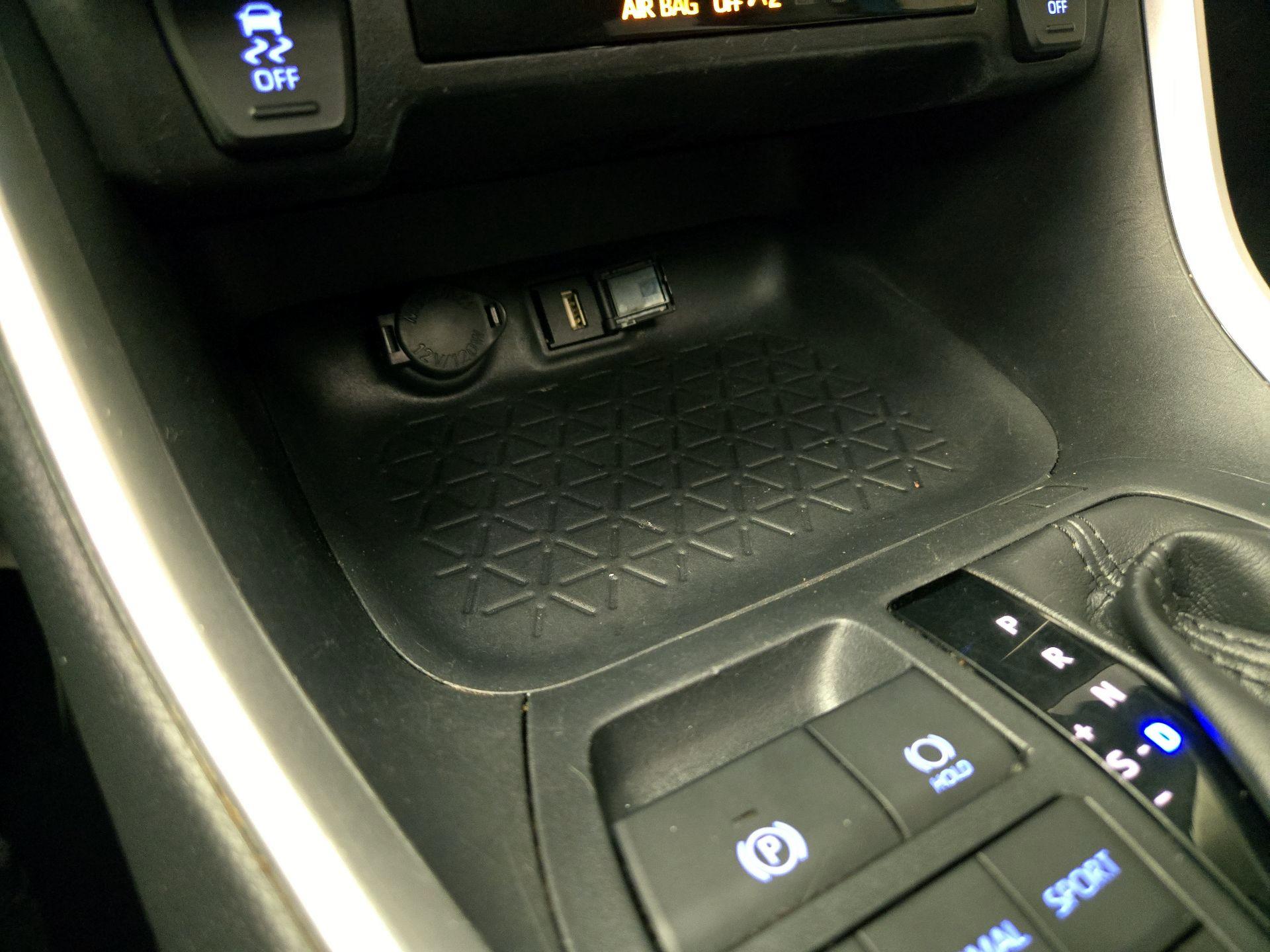 Thumbnail: 2021 Toyota RAV4 - 18