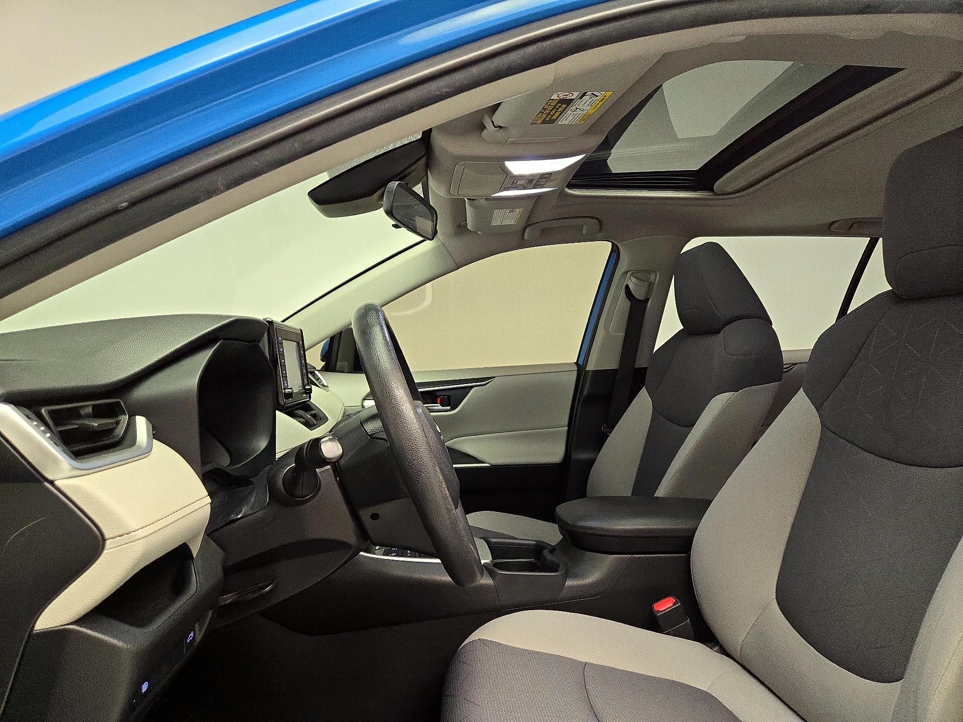 Thumbnail: 2021 Toyota RAV4 - 19