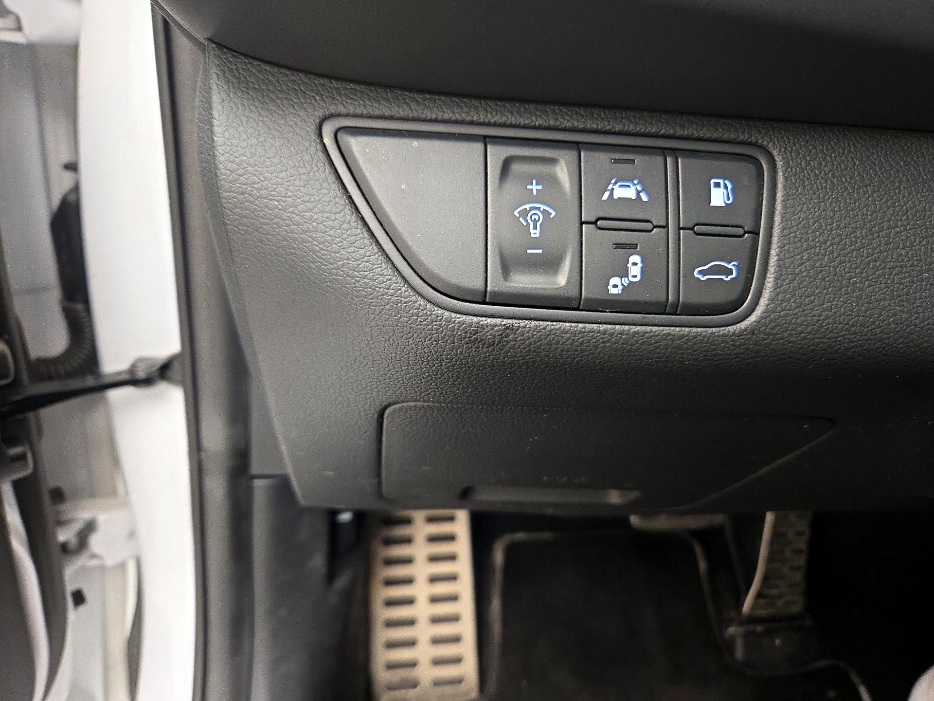 Thumbnail: 2019 Genesis G70 - 13