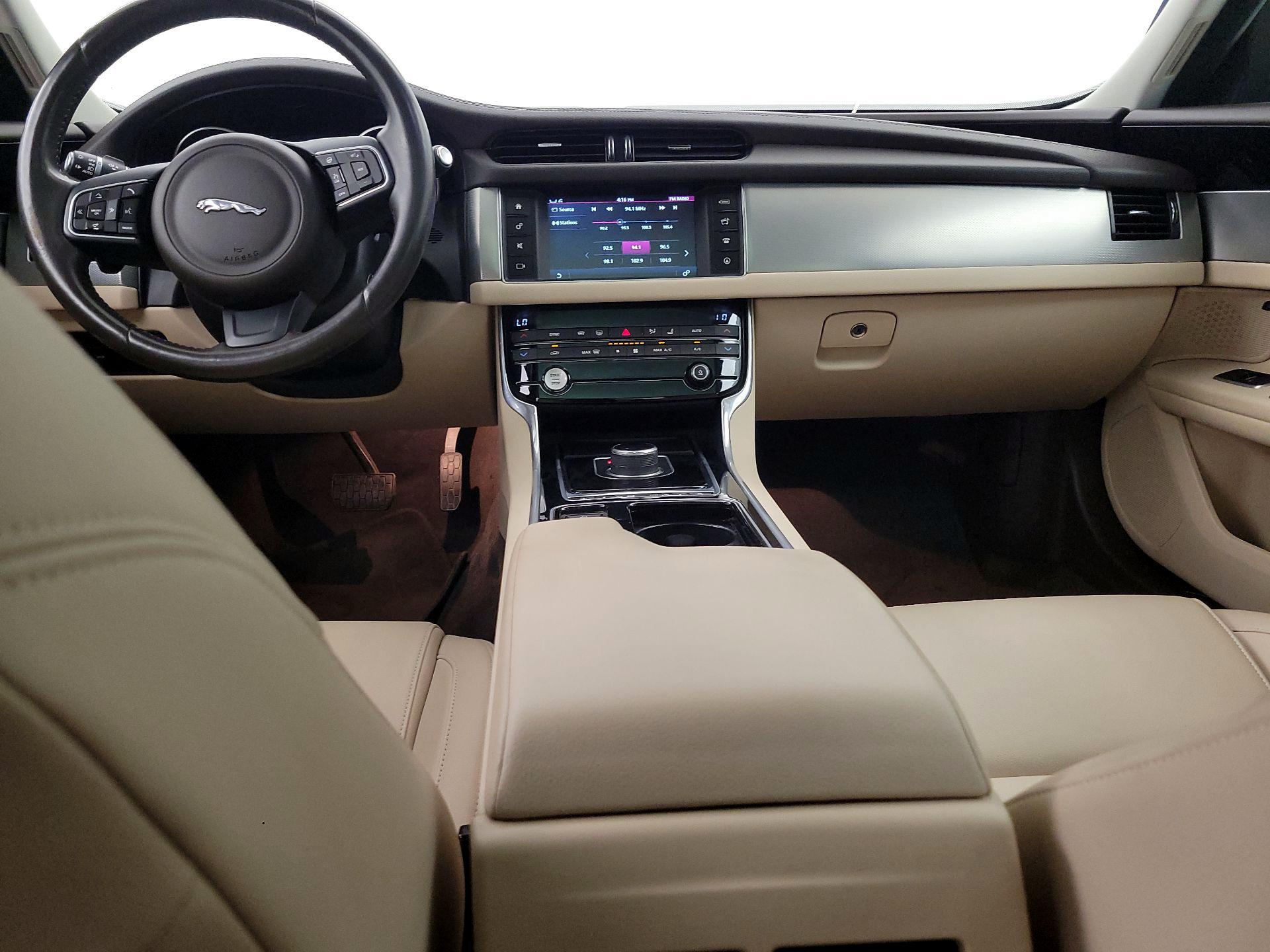 Thumbnail: 2017 Jaguar XF - 9