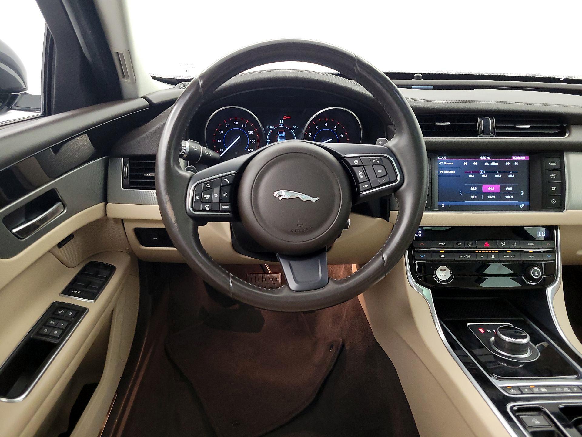 Thumbnail: 2017 Jaguar XF - 10