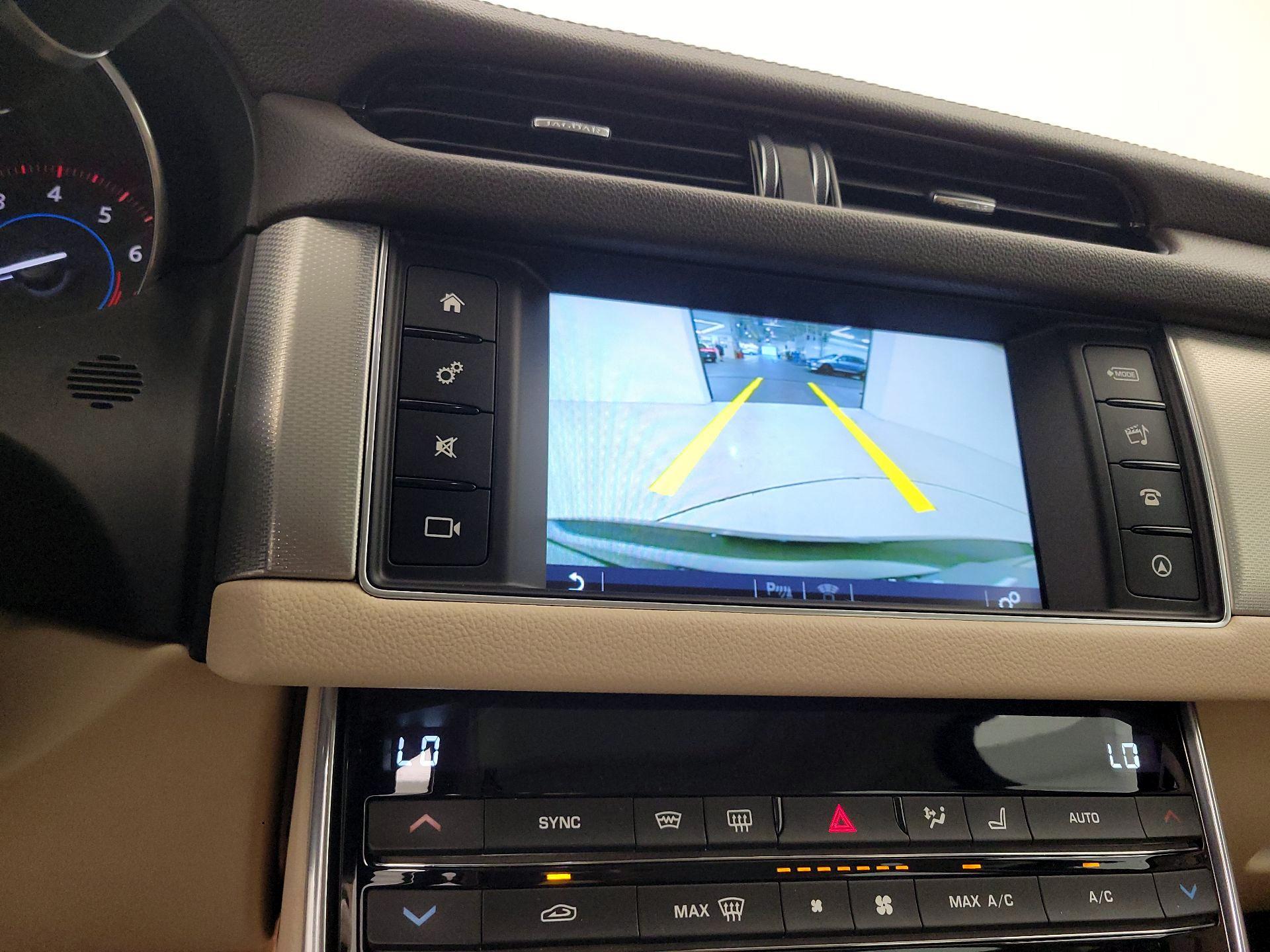 Thumbnail: 2017 Jaguar XF - 14
