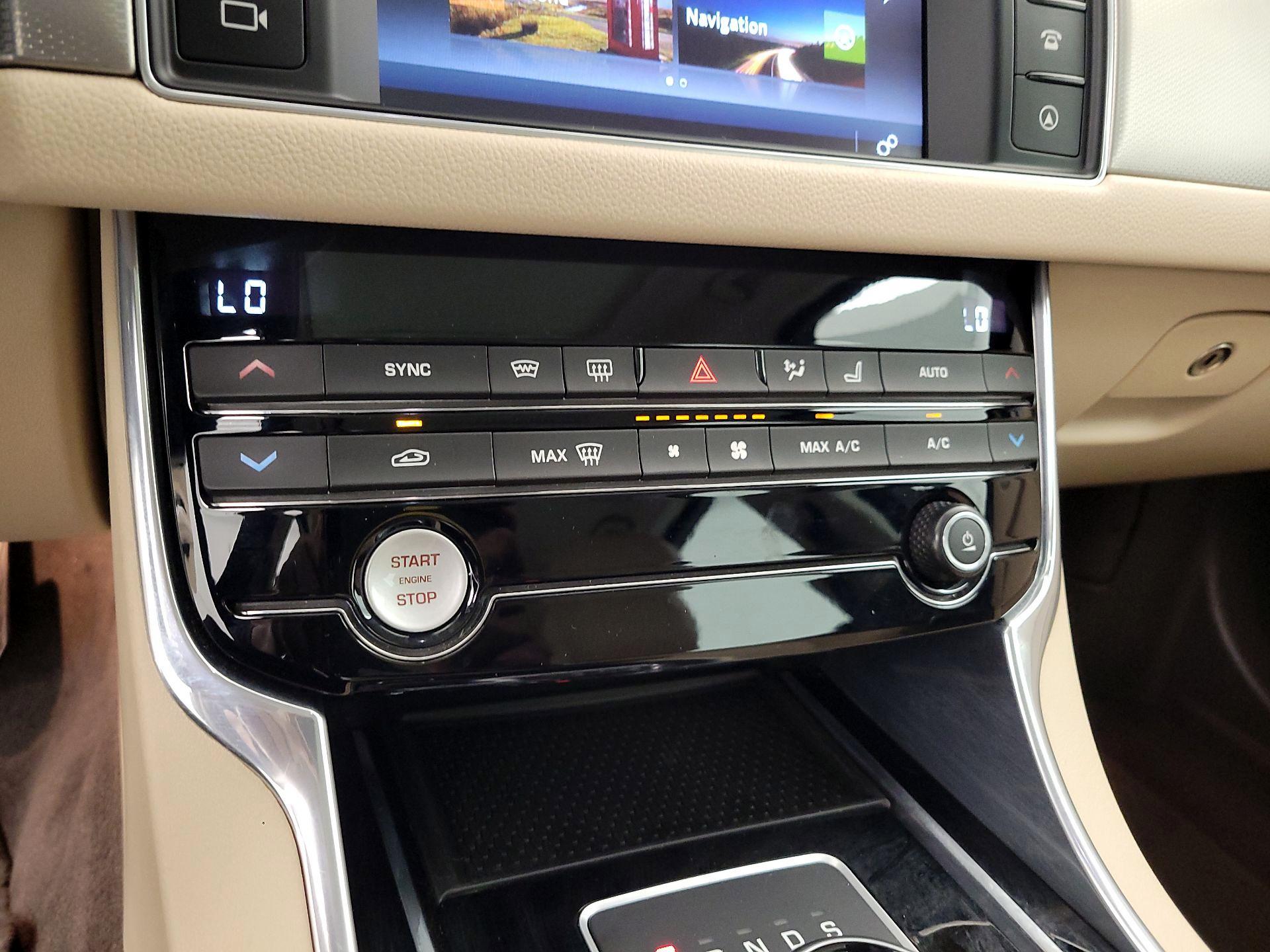 Thumbnail: 2017 Jaguar XF - 16