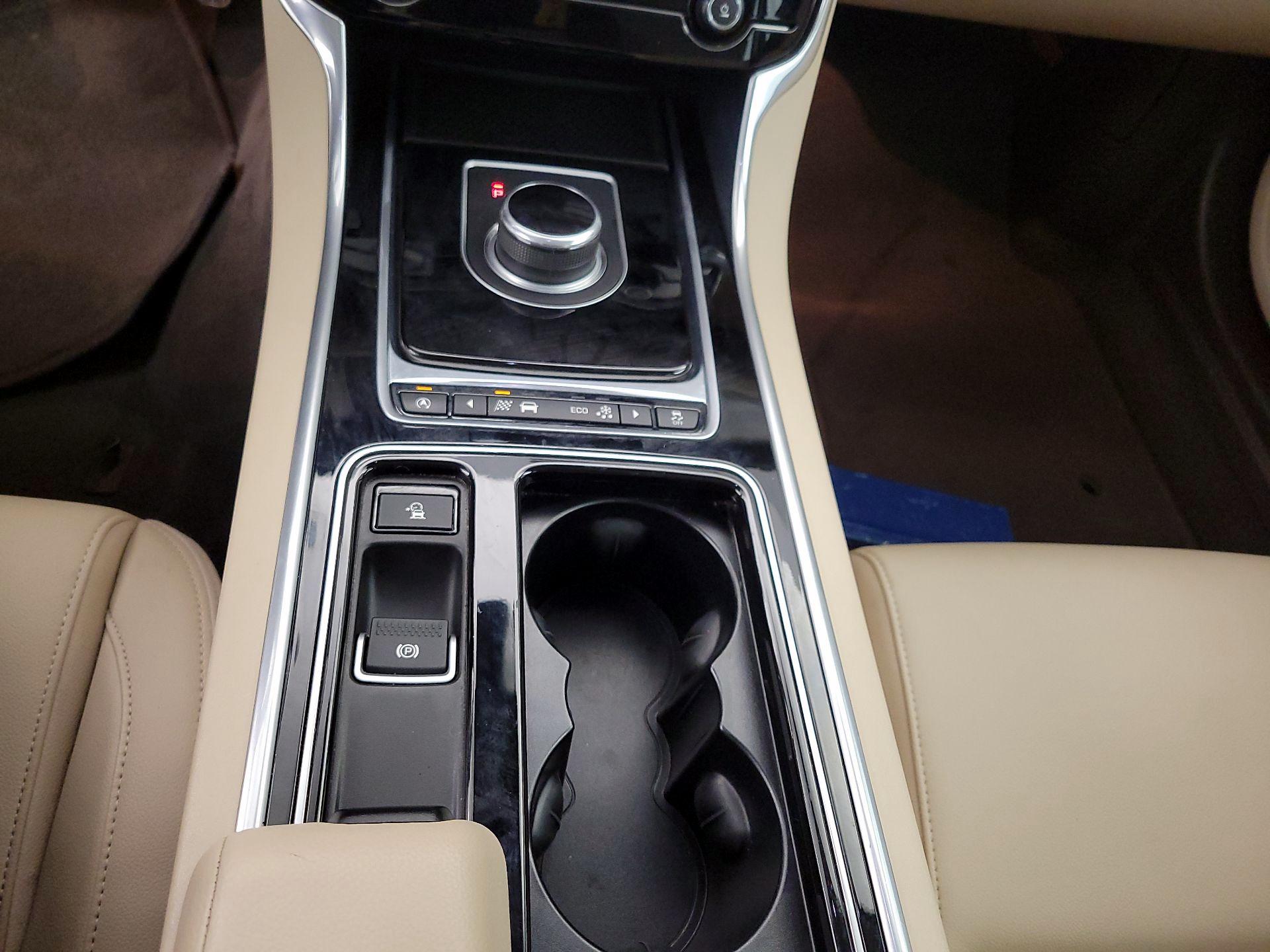 Thumbnail: 2017 Jaguar XF - 17