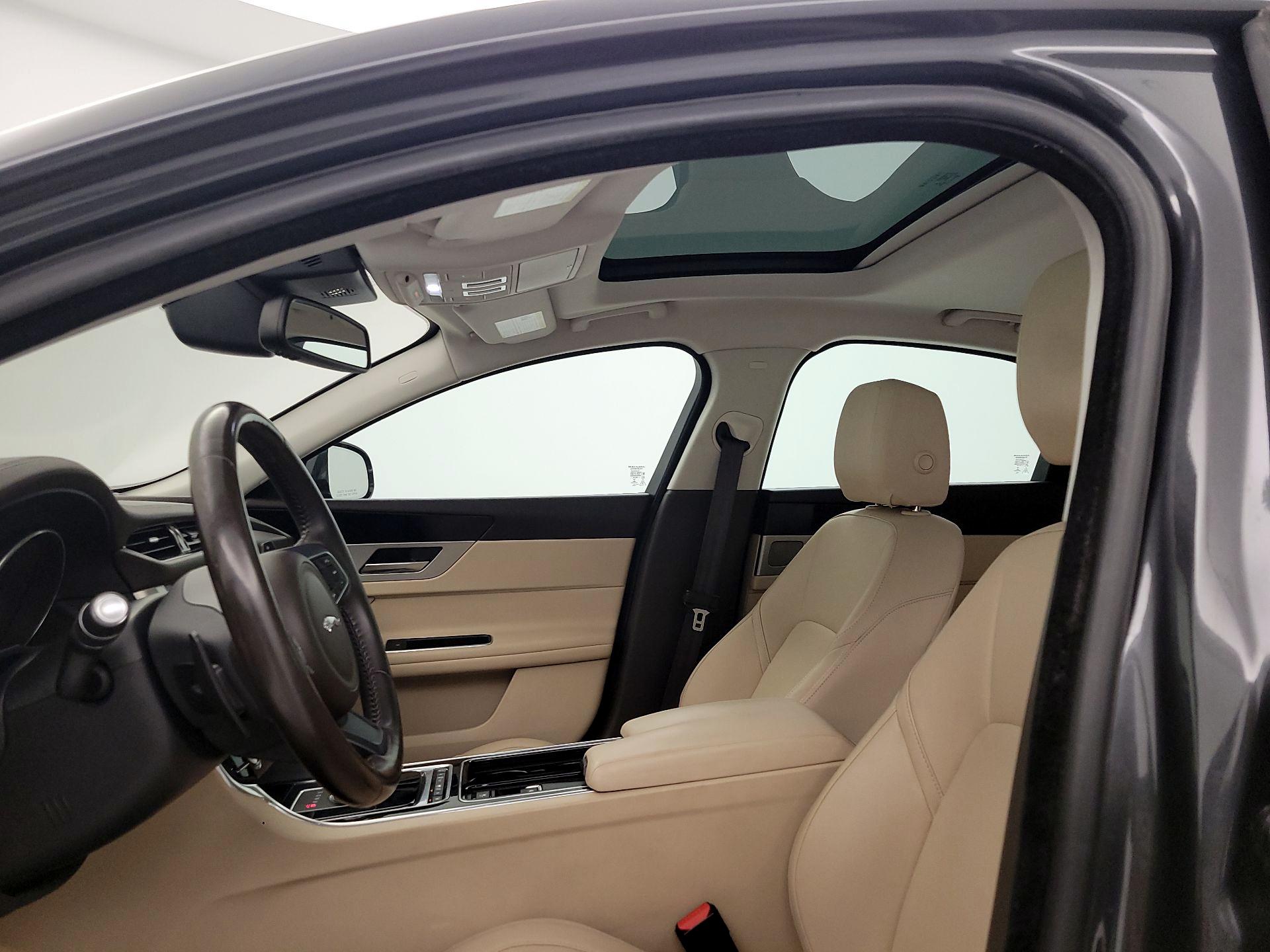 Thumbnail: 2017 Jaguar XF - 19