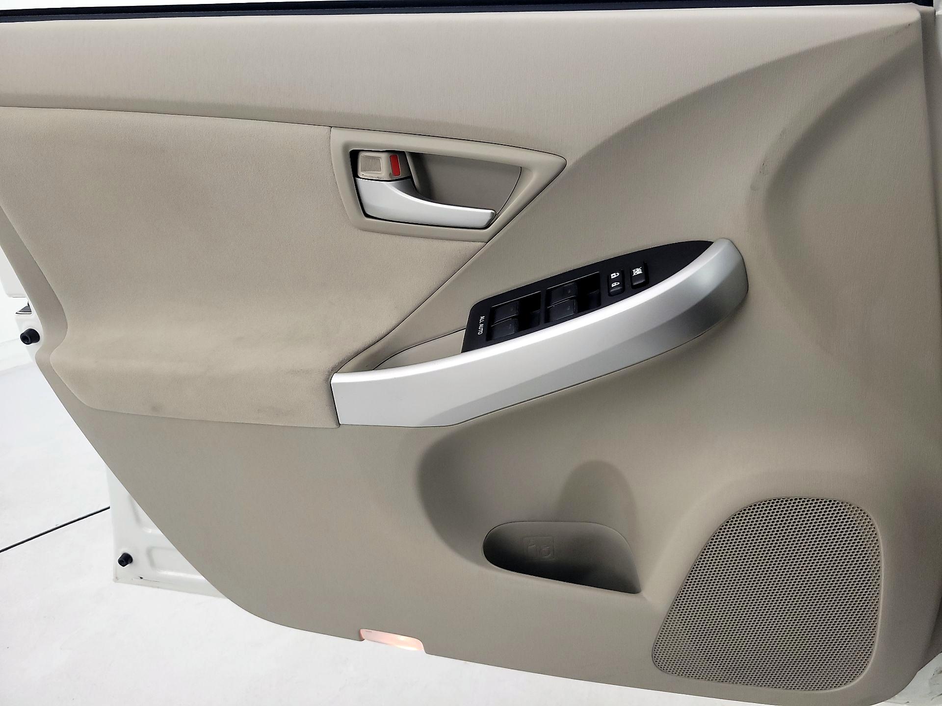 Thumbnail: 2015 Toyota Prius - 12