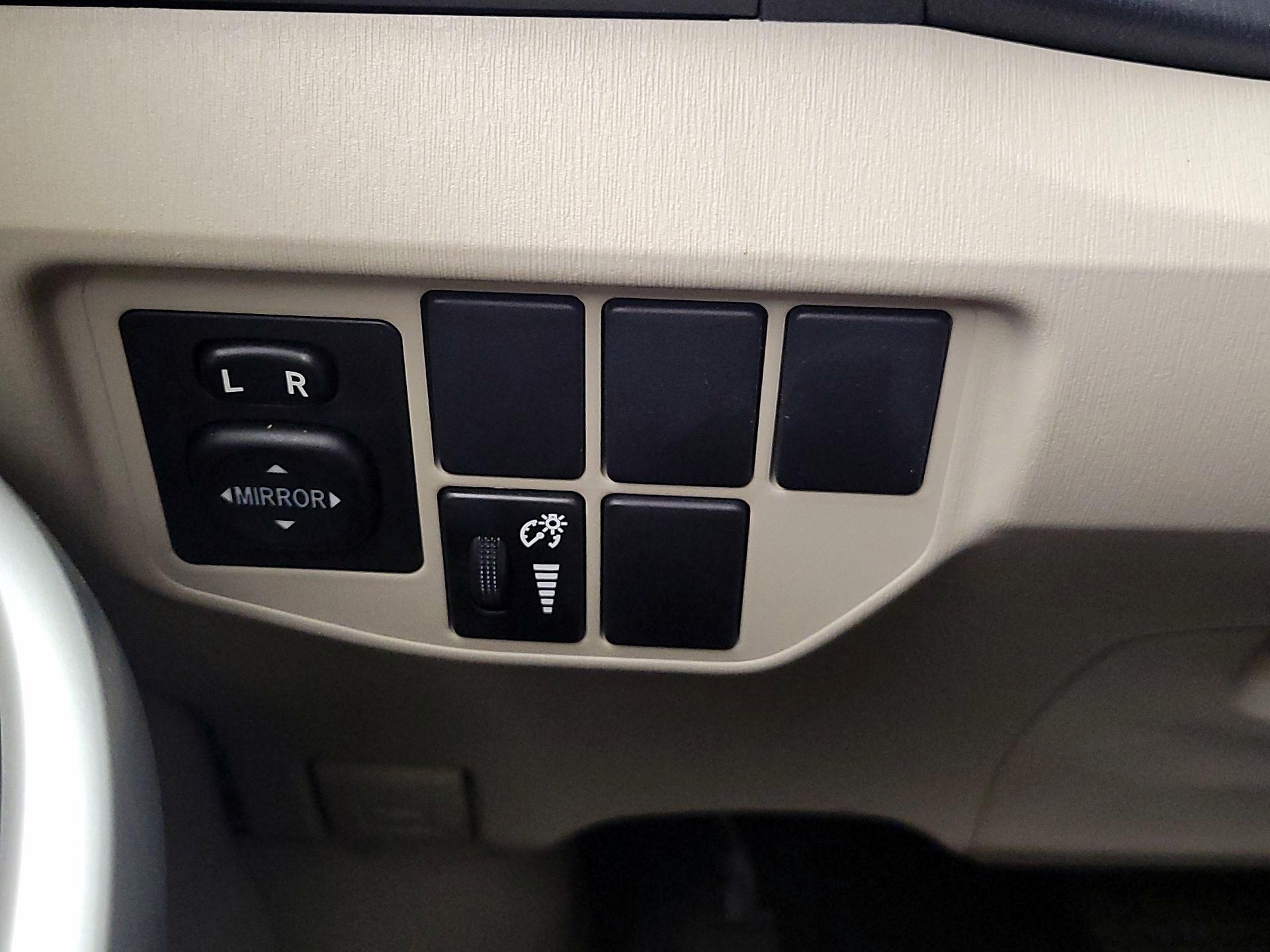 Thumbnail: 2015 Toyota Prius - 13
