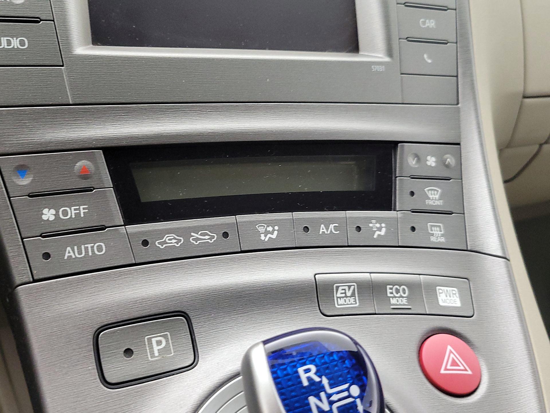 Thumbnail: 2015 Toyota Prius - 16
