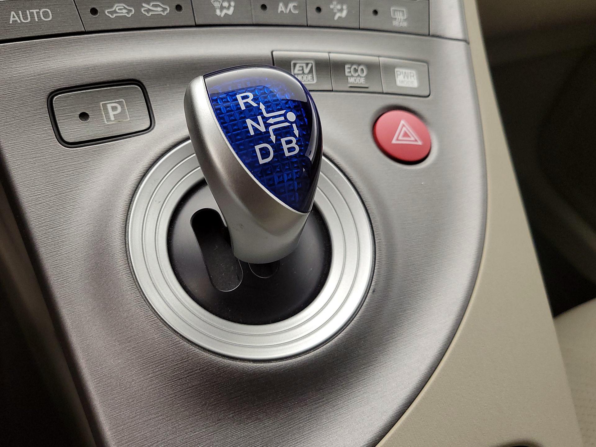 Thumbnail: 2015 Toyota Prius - 17