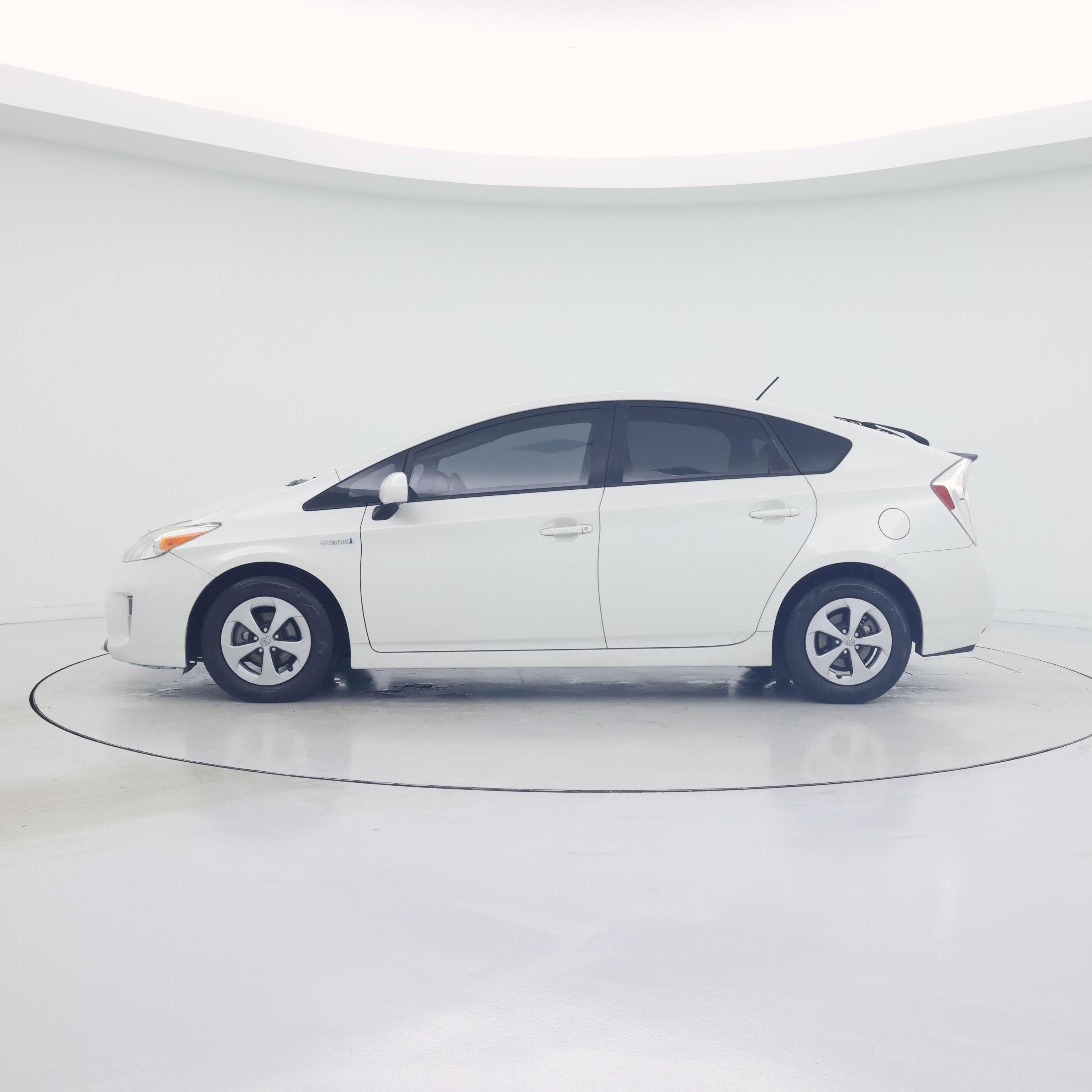Thumbnail: 2015 Toyota Prius - 3