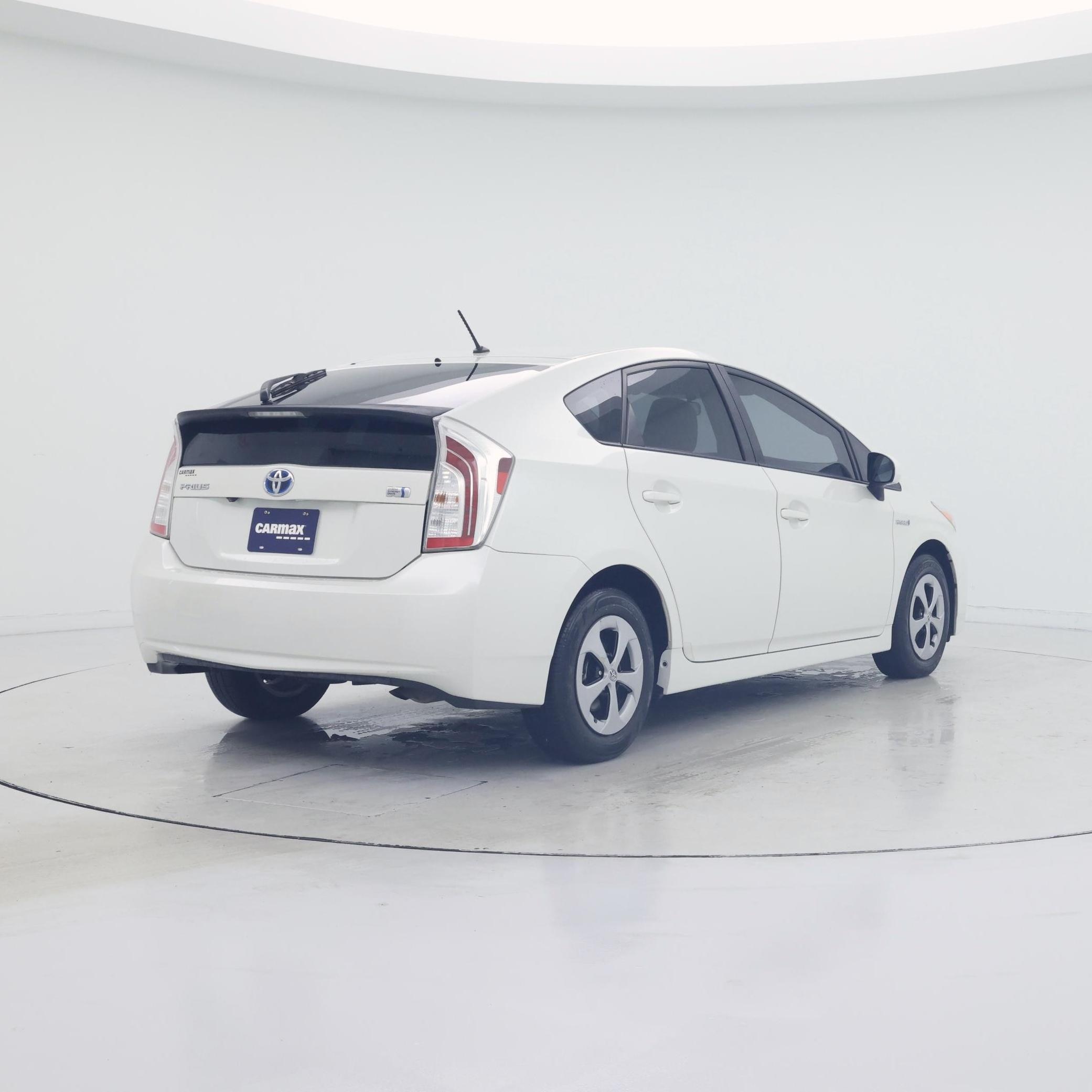 Thumbnail: 2015 Toyota Prius - 8