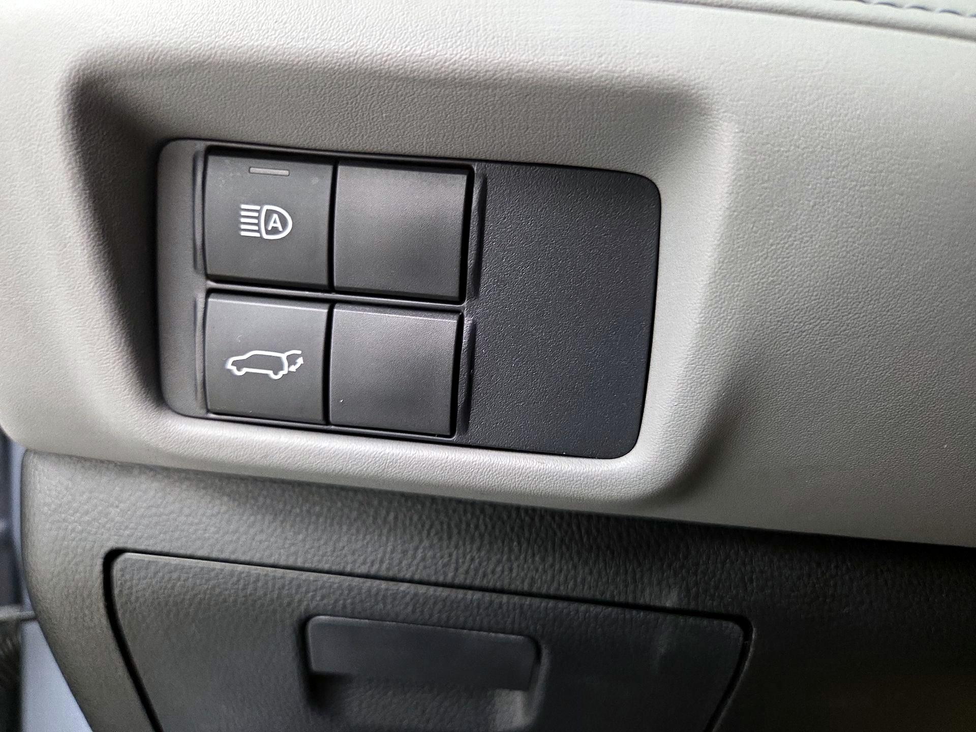 Thumbnail: 2020 Toyota Highlander - 13