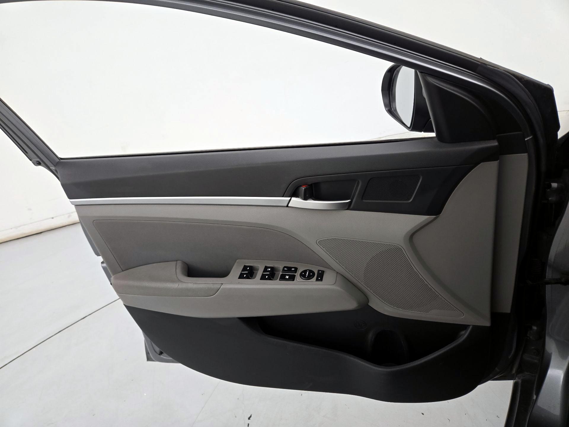 Thumbnail: 2019 Hyundai Elantra - 12