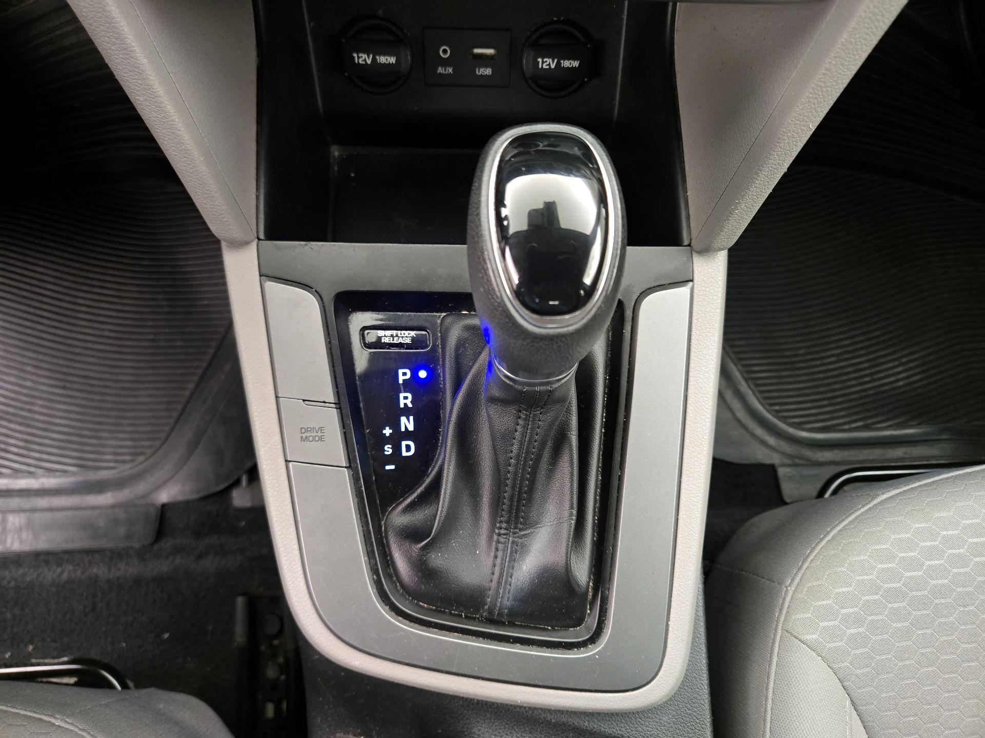 Thumbnail: 2019 Hyundai Elantra - 17