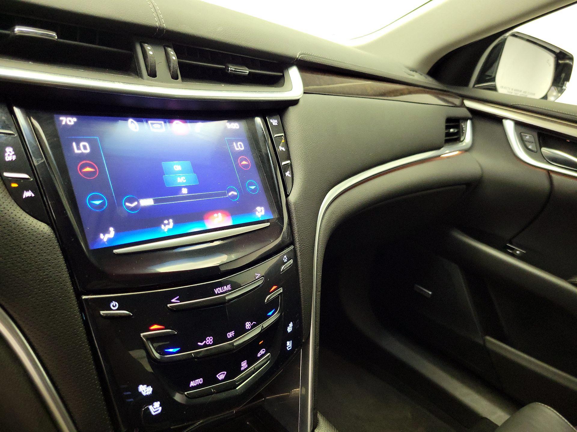 Thumbnail: 2016 Cadillac XTS - 17