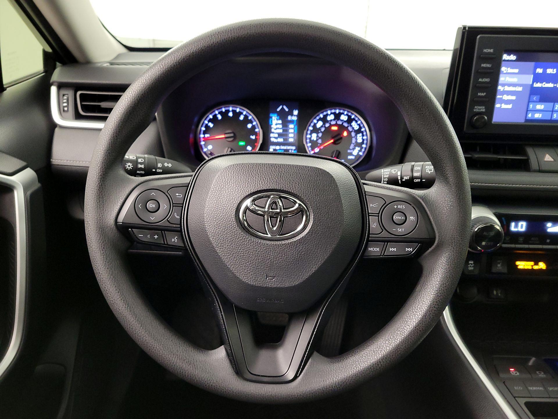 Thumbnail: 2019 Toyota RAV4 - 10