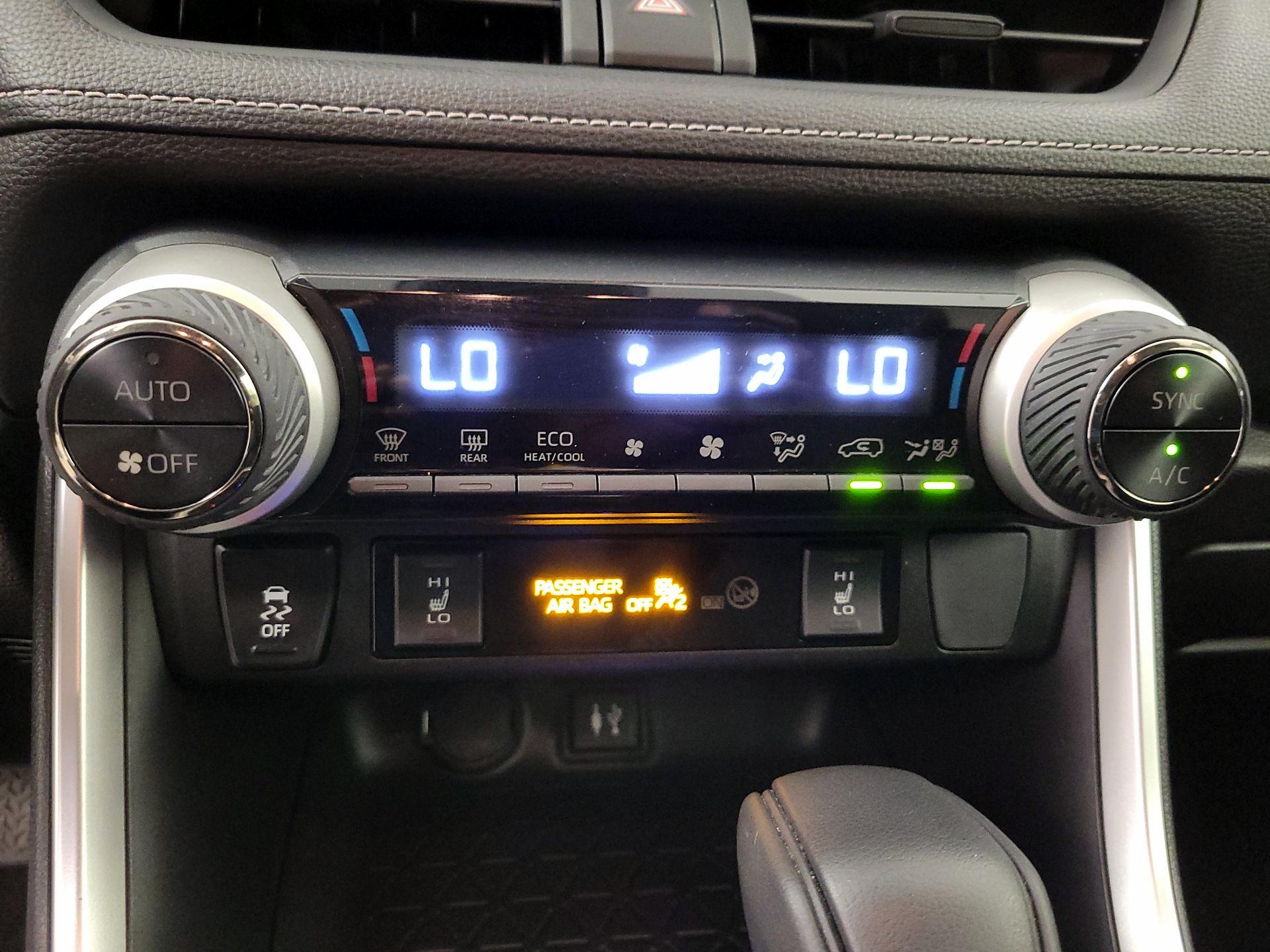 Thumbnail: 2019 Toyota RAV4 - 16