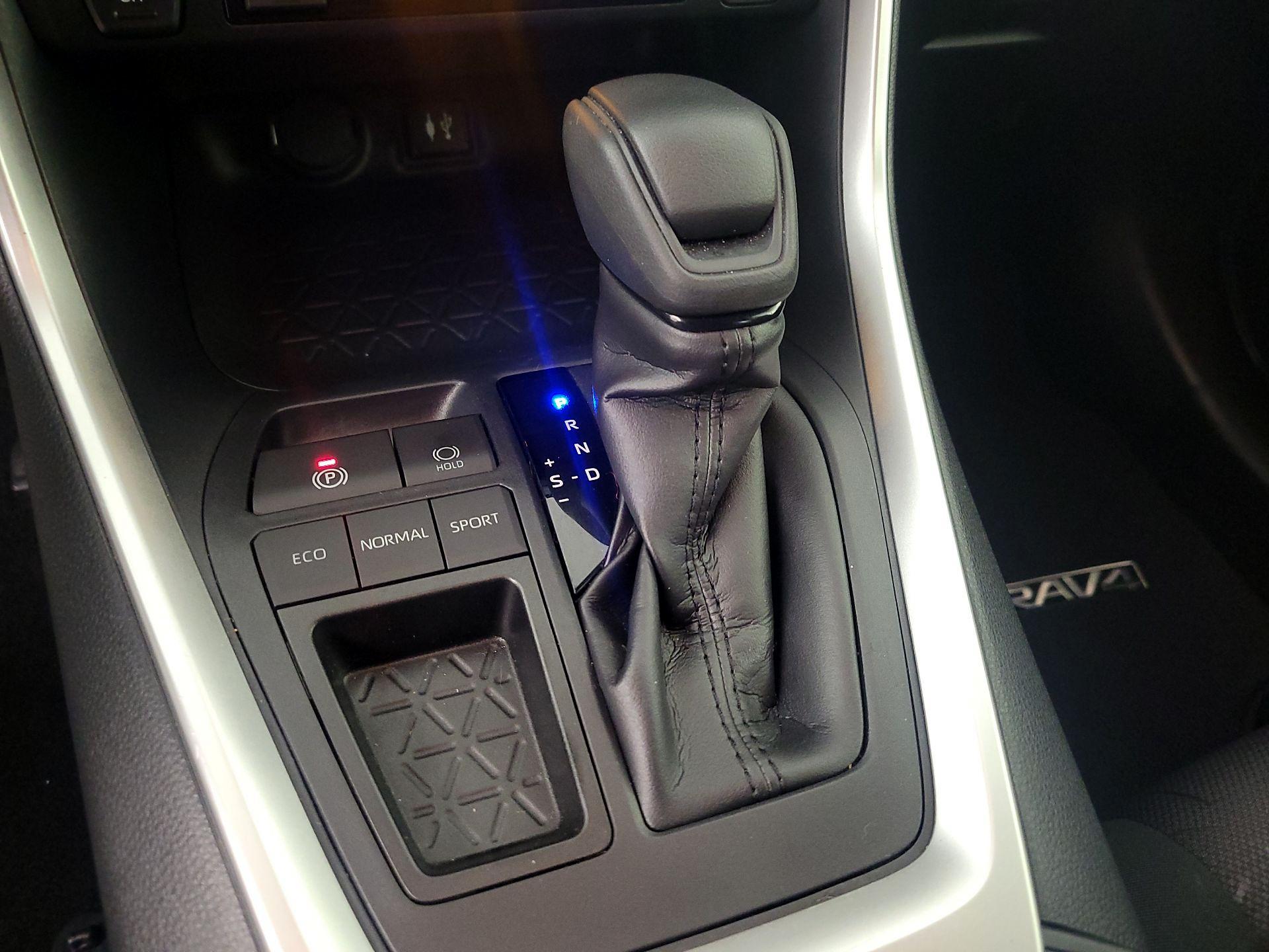 Thumbnail: 2019 Toyota RAV4 - 17