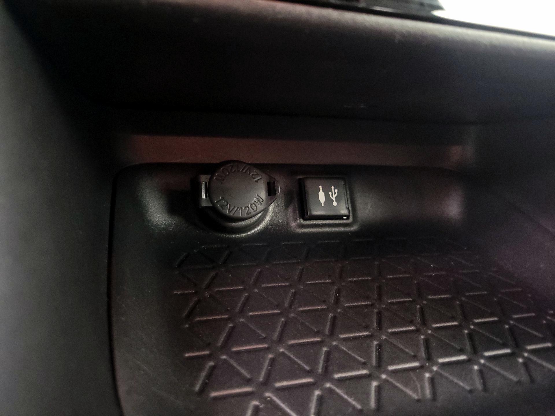 Thumbnail: 2019 Toyota RAV4 - 18