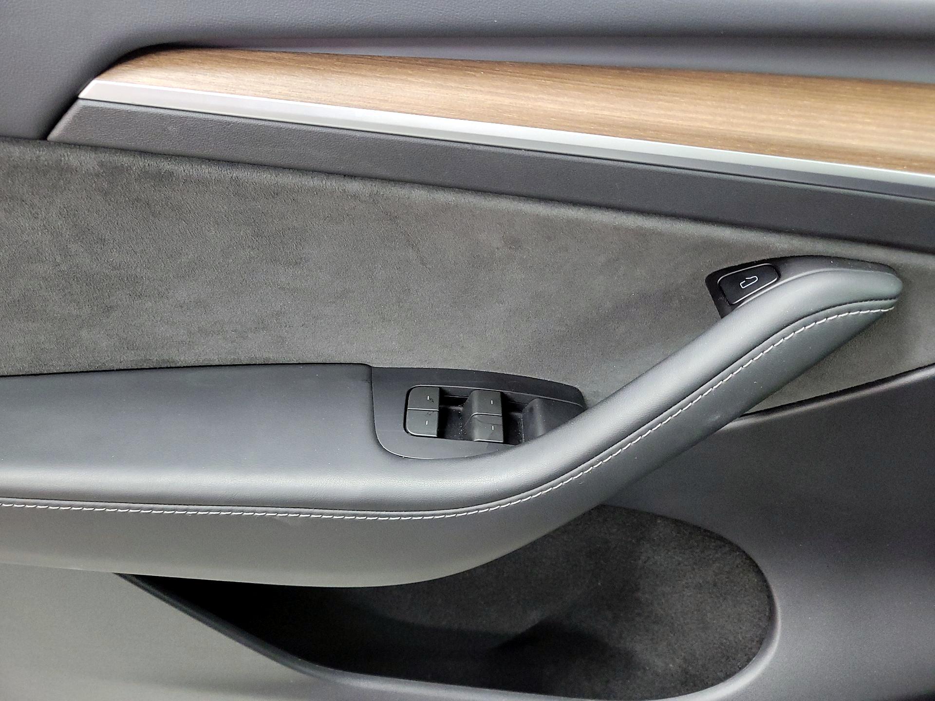Thumbnail: 2024 Tesla Model Y - 10