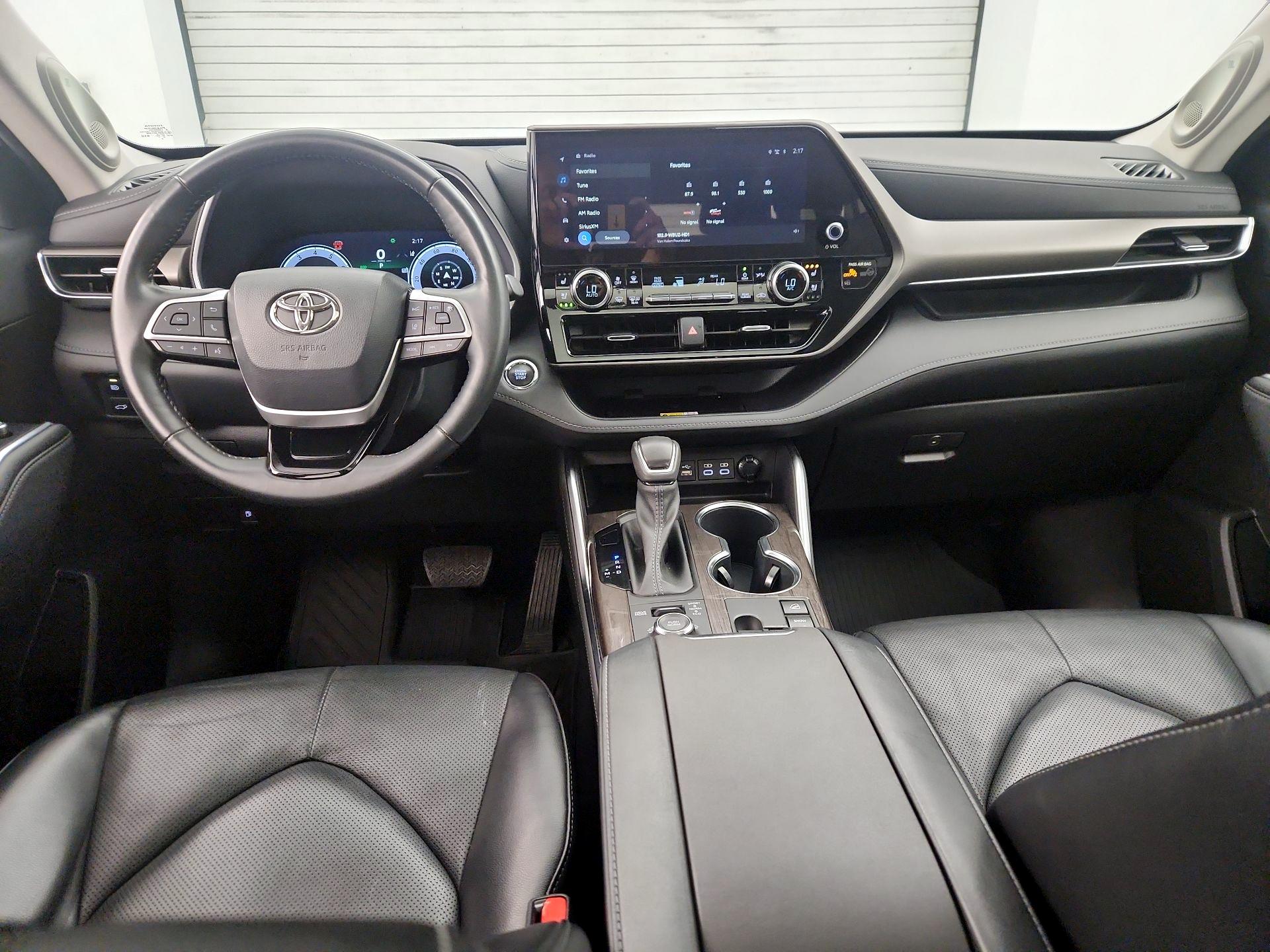 Thumbnail: 2023 Toyota Highlander - 9