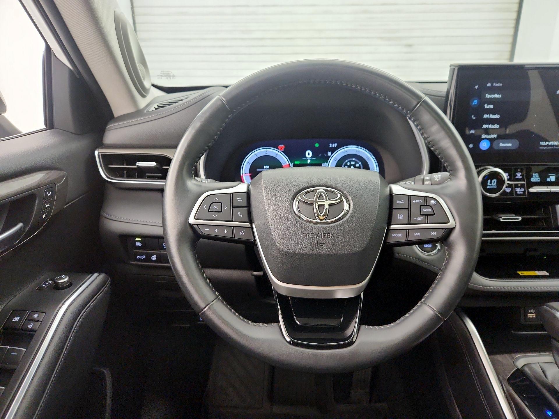 Thumbnail: 2023 Toyota Highlander - 10