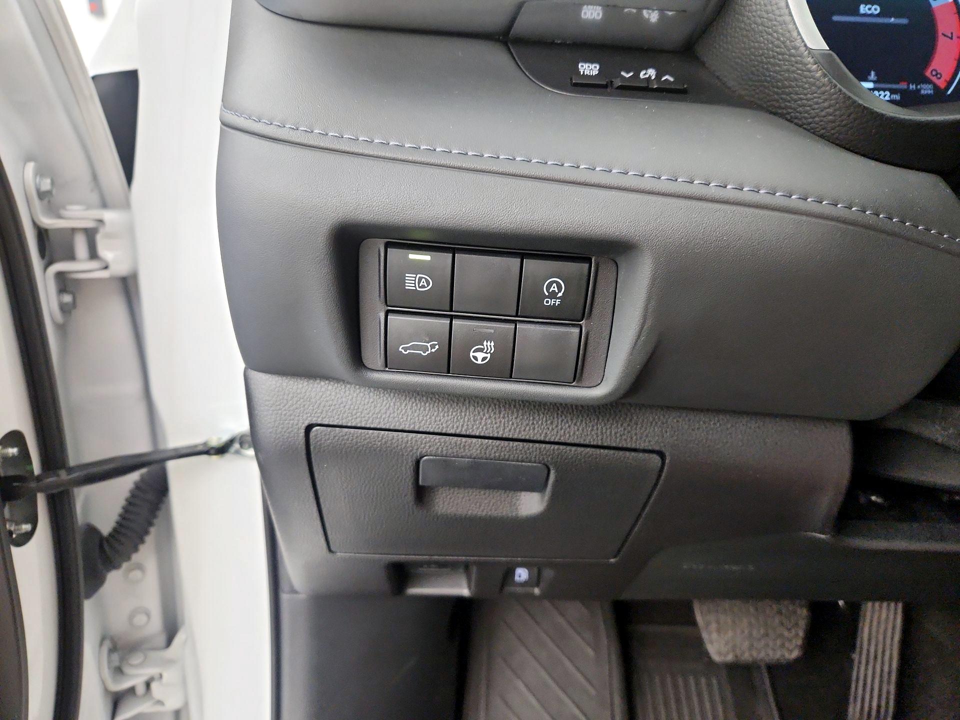 Thumbnail: 2023 Toyota Highlander - 13