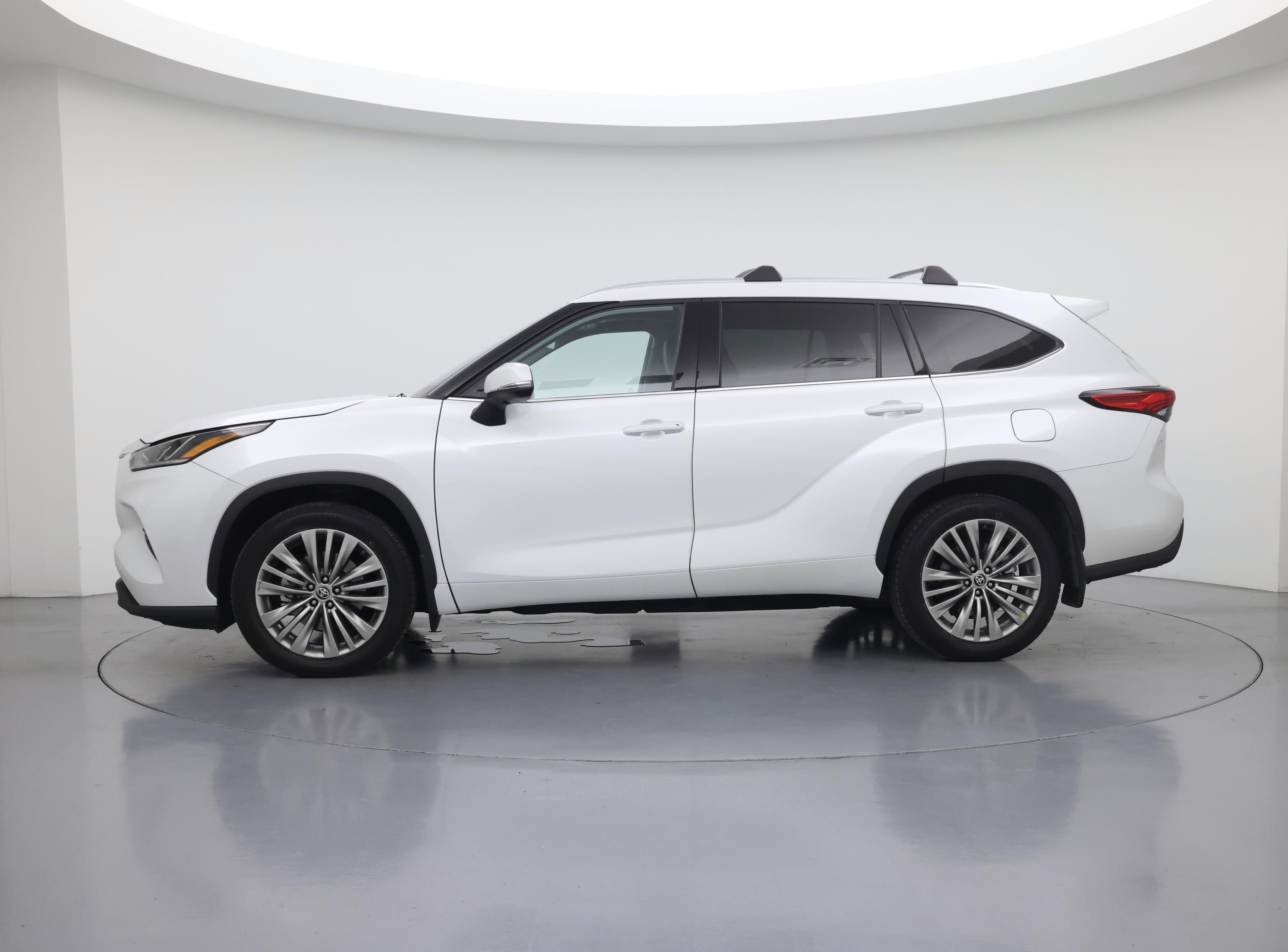 Thumbnail: 2023 Toyota Highlander - 3