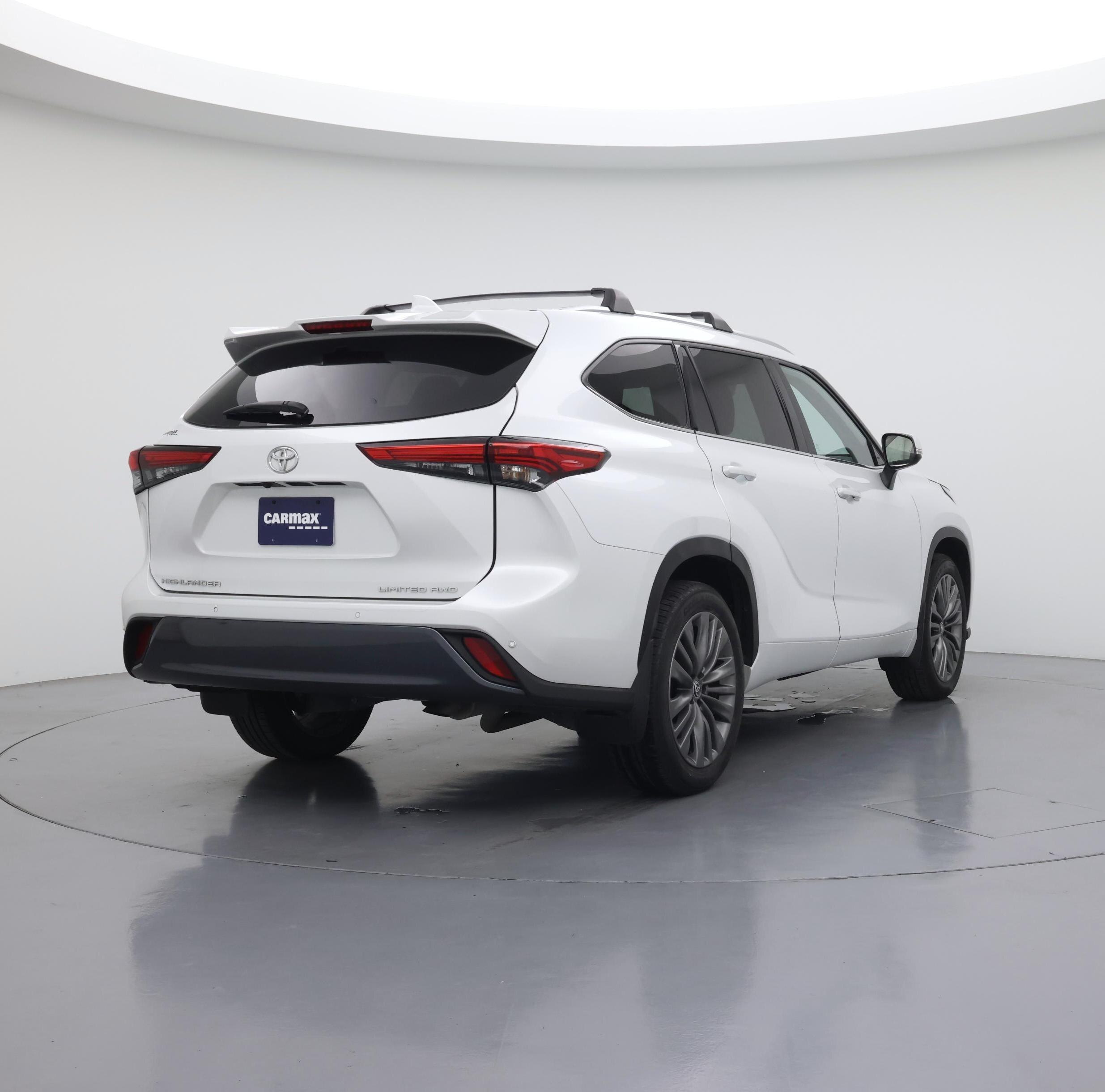Thumbnail: 2023 Toyota Highlander - 8