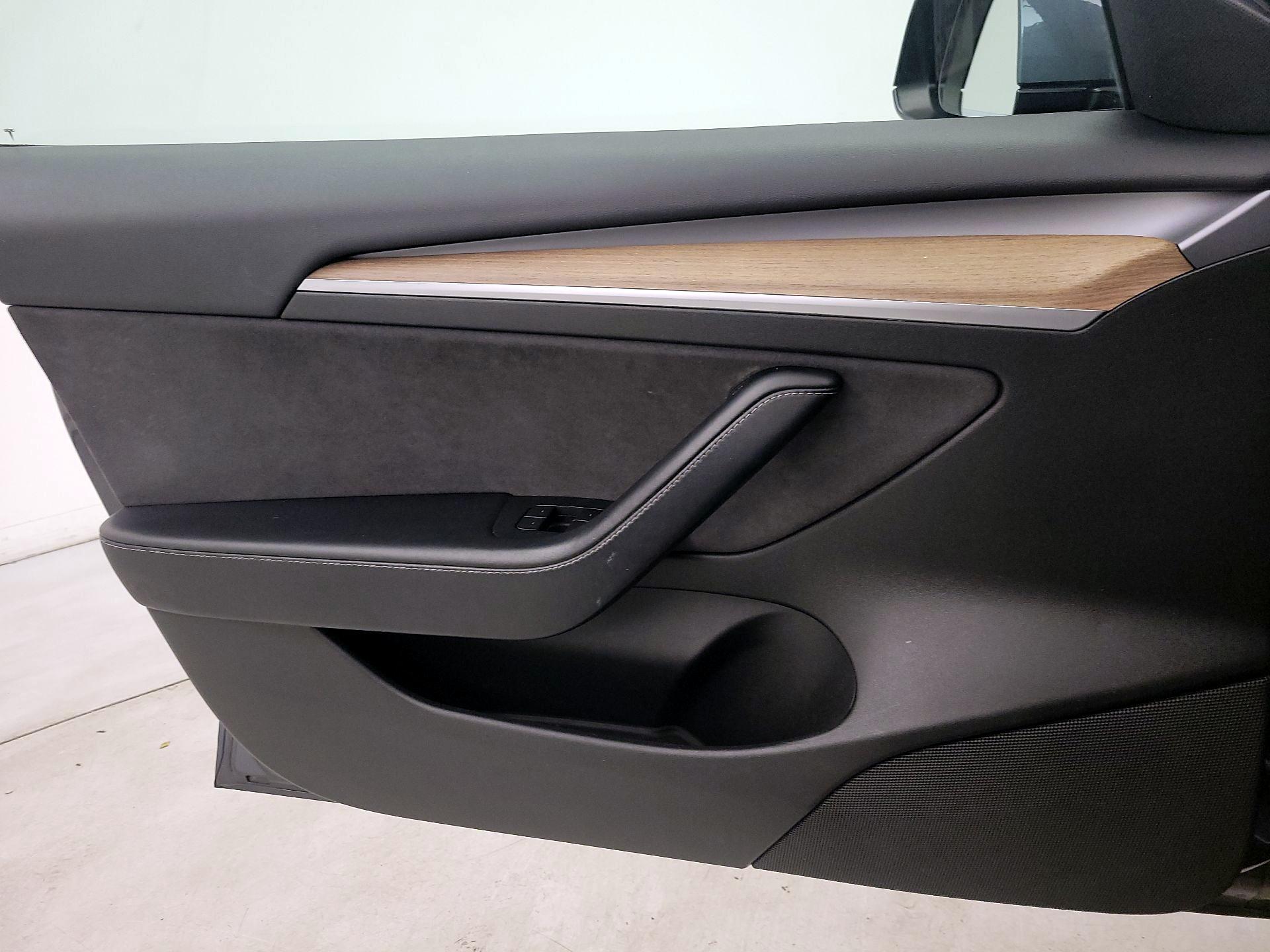 Thumbnail: 2021 Tesla Model 3 - 12