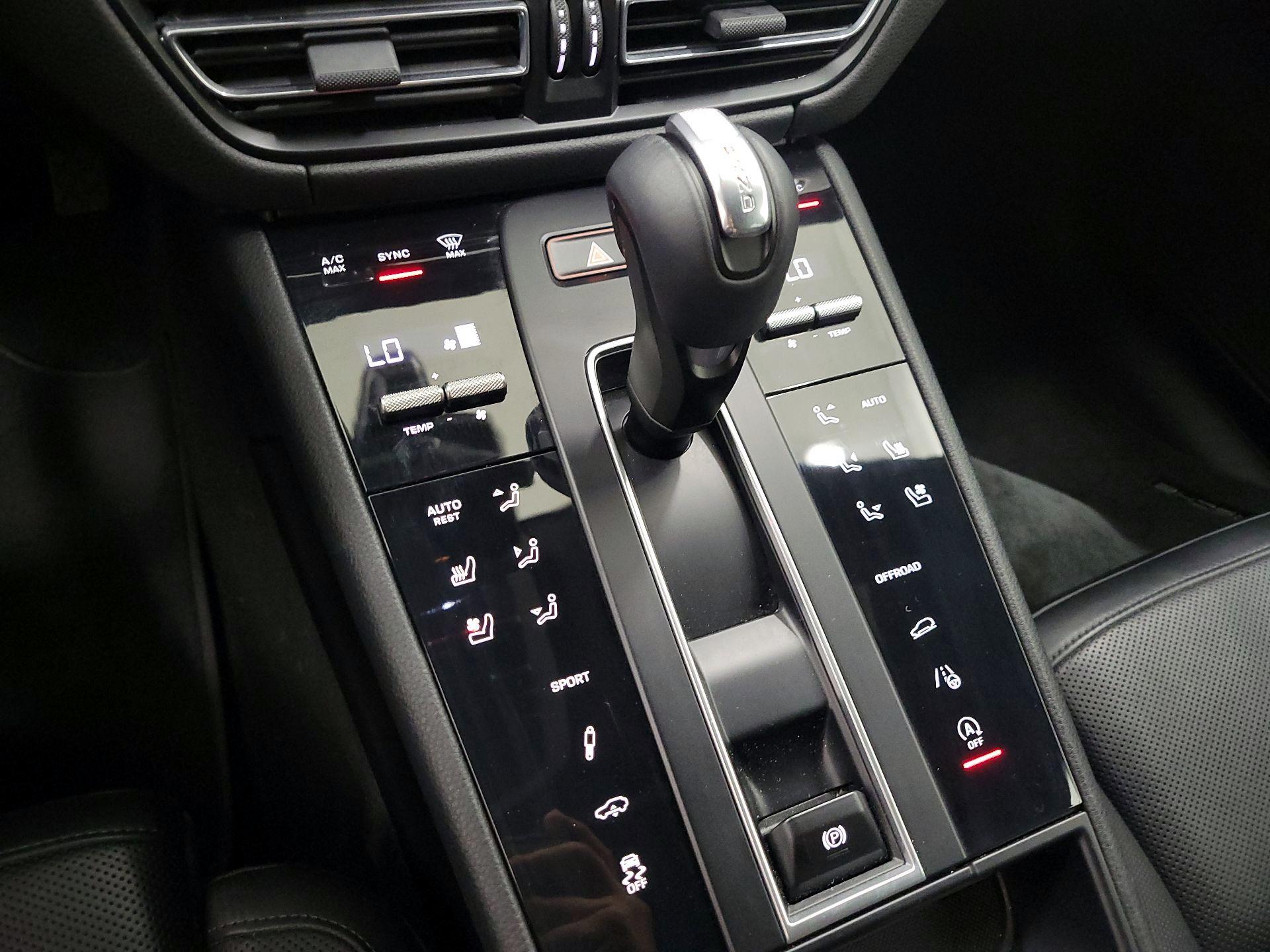 Thumbnail: 2022 Porsche Macan - 17