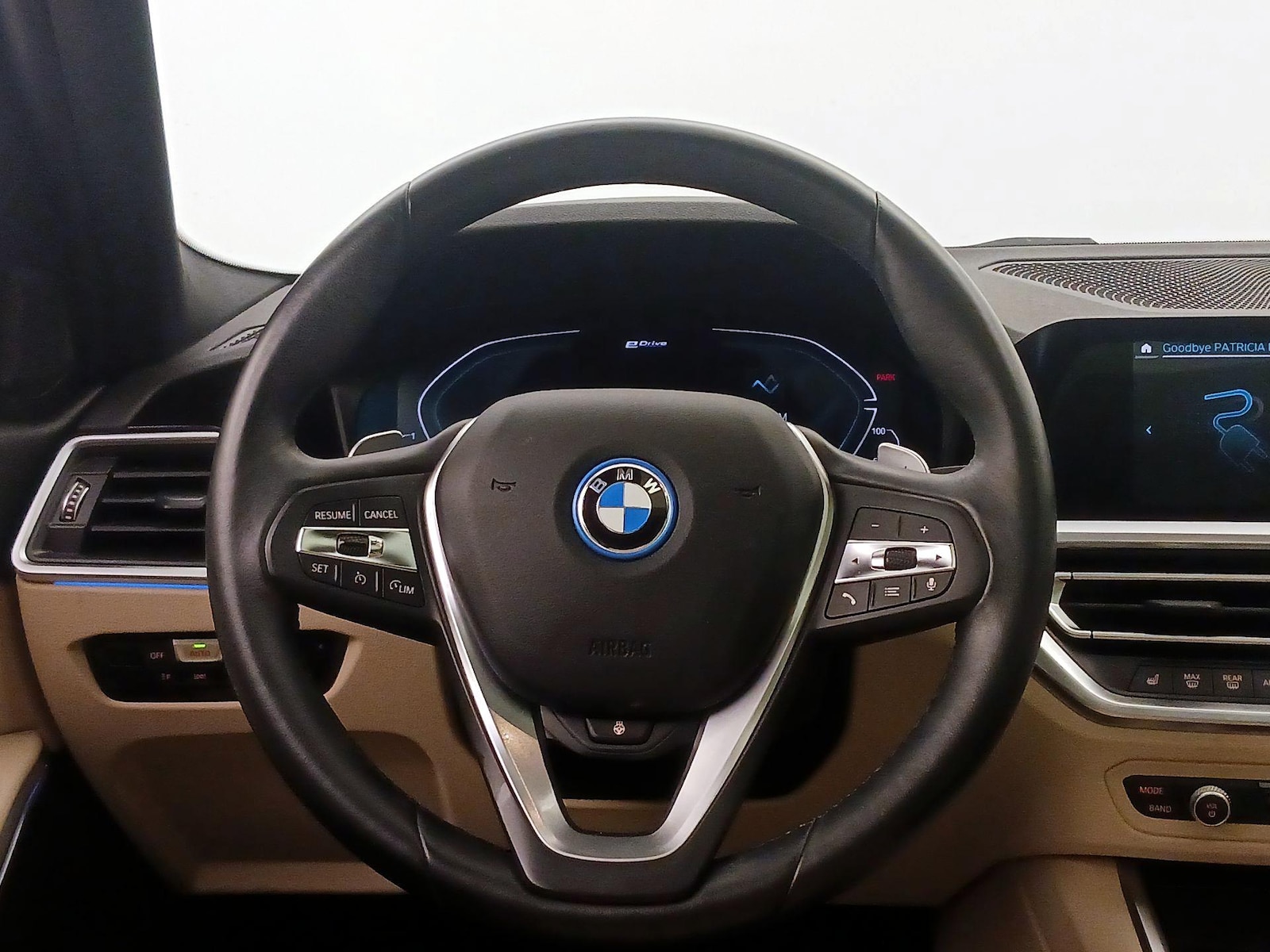 2022 BMW 3 Series 330e - Photo 11