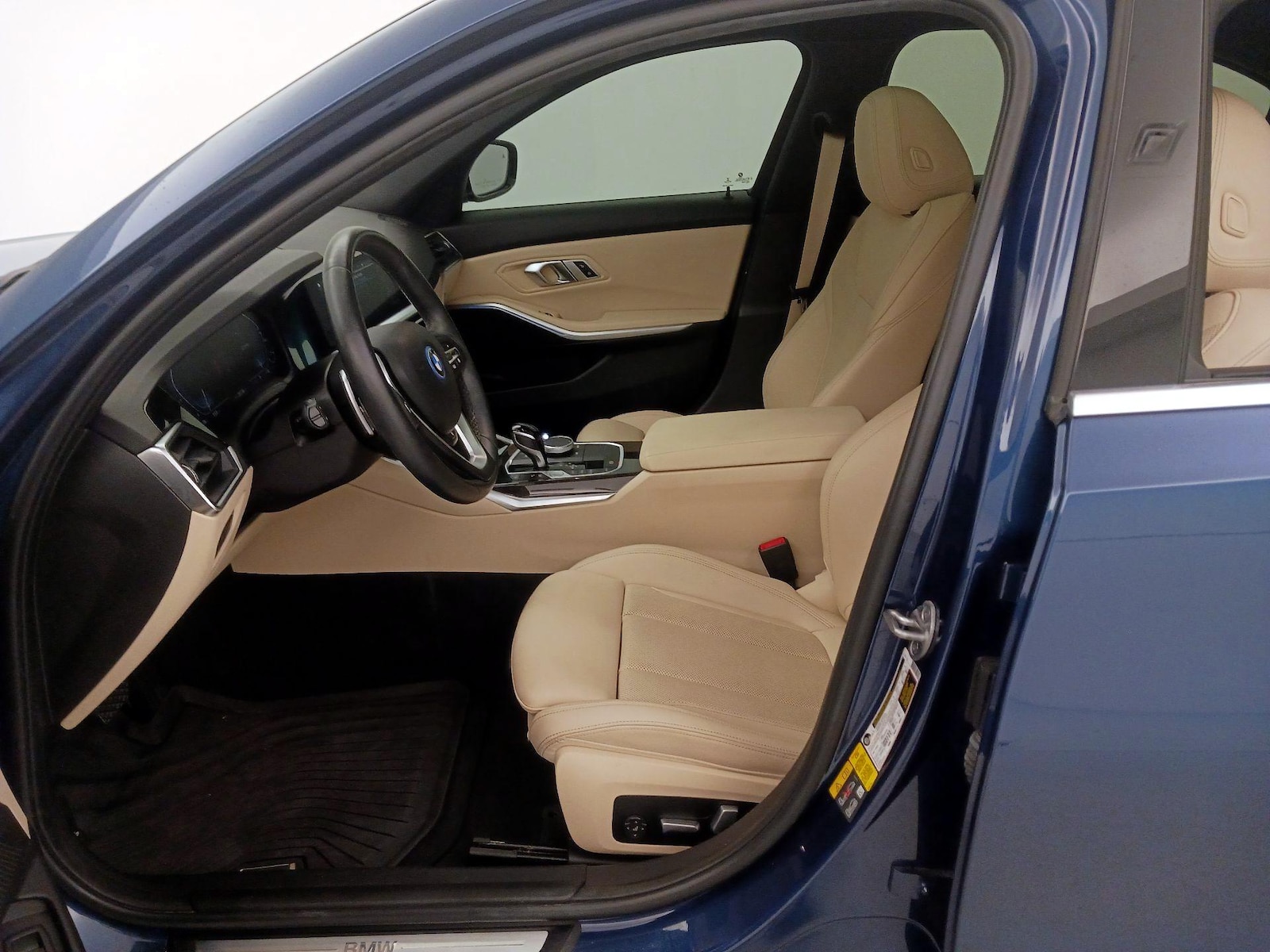 2022 BMW 3 Series 330e - Photo 12