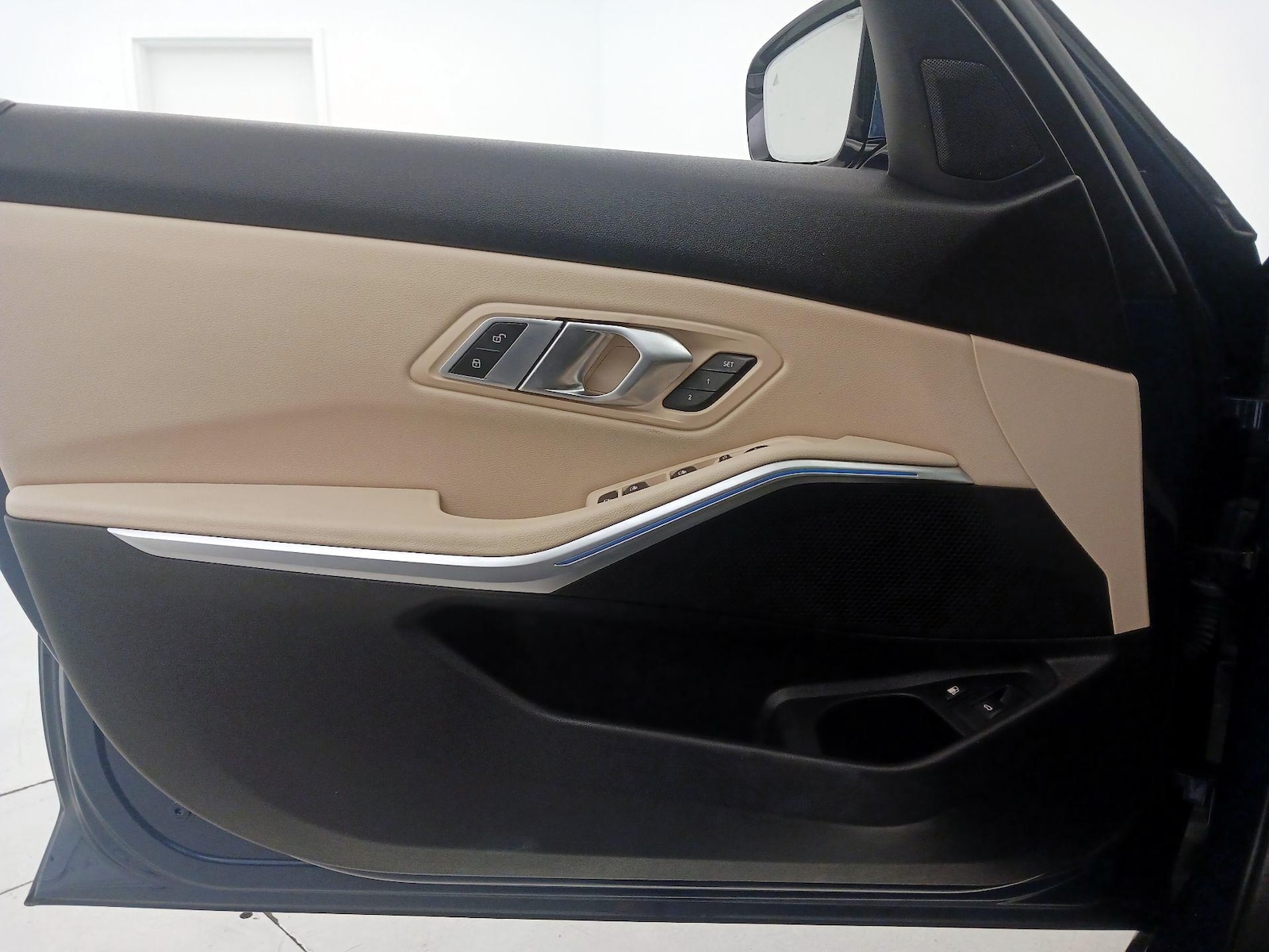 2022 BMW 3 Series 330e - Photo 13