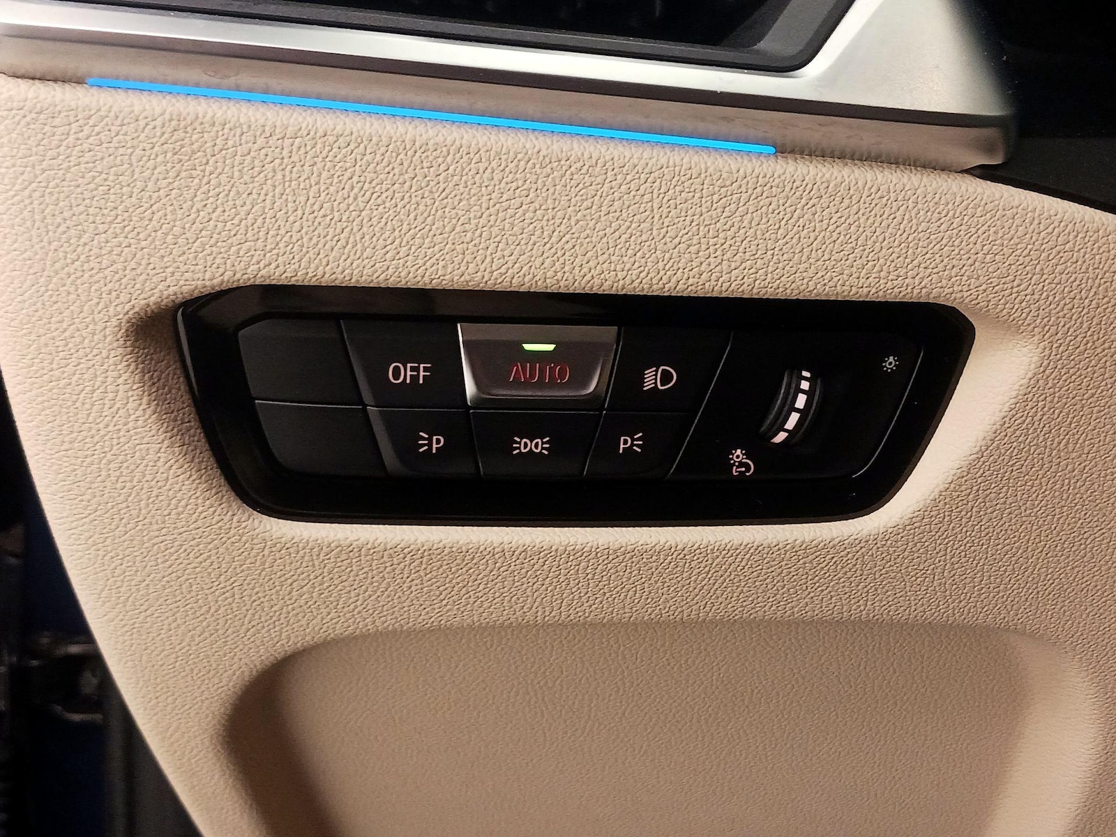 2022 BMW 3 Series 330e - Photo 14