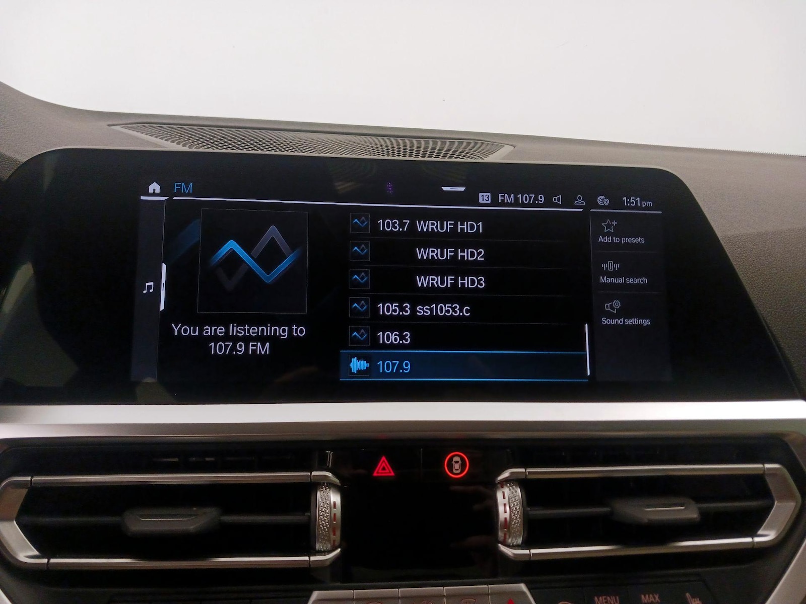 2022 BMW 3 Series 330e - Photo 17