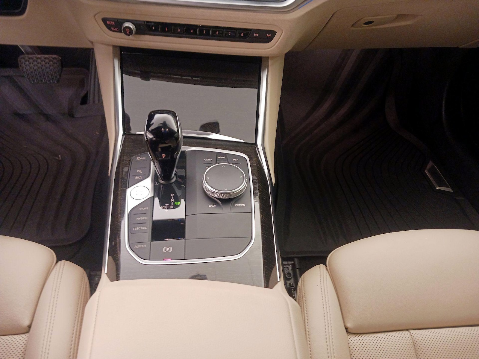 2022 BMW 3 Series 330e - Photo 19