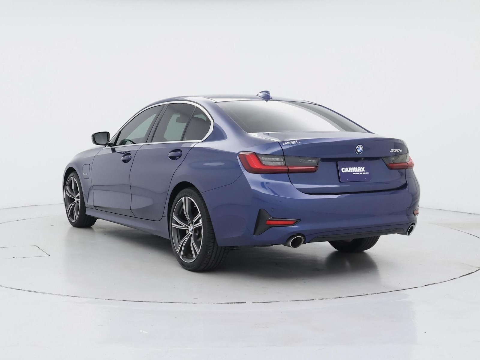 2022 BMW 3 Series 330e - Photo 3