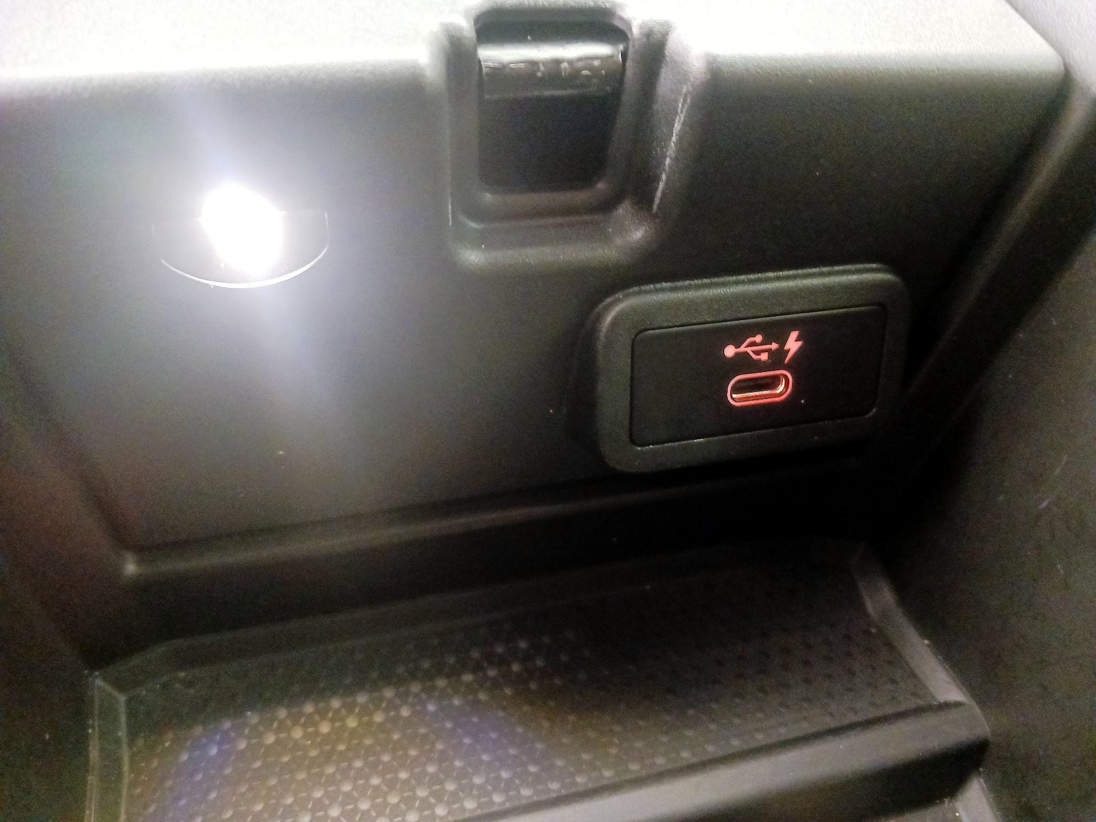 2022 BMW 3 Series 330e - Photo 20