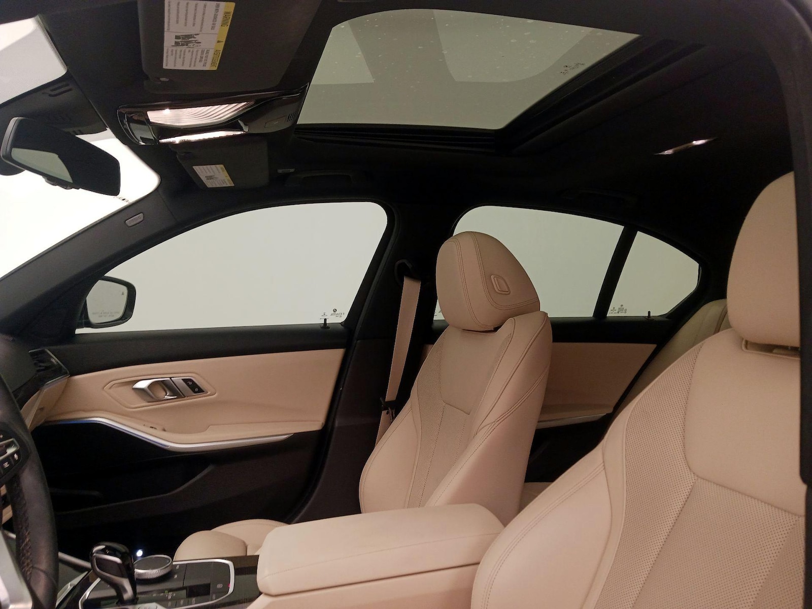 2022 BMW 3 Series 330e - Photo 21