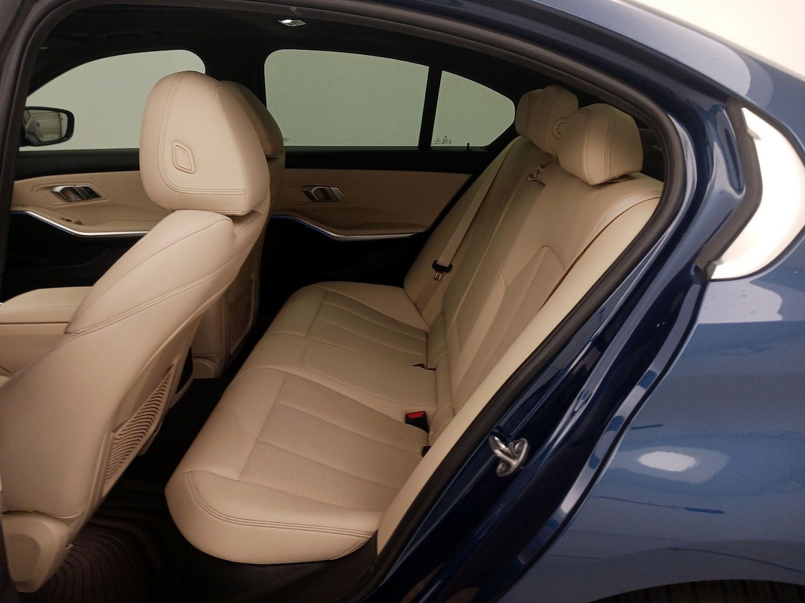 2022 BMW 3 Series 330e - Photo 22