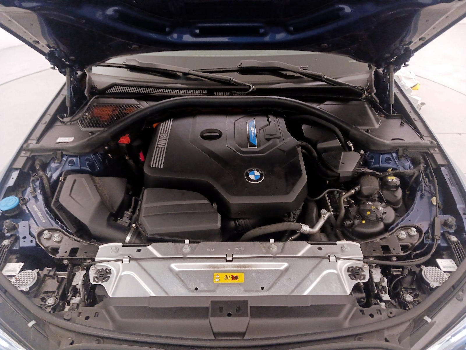 2022 BMW 3 Series 330e - Photo 24