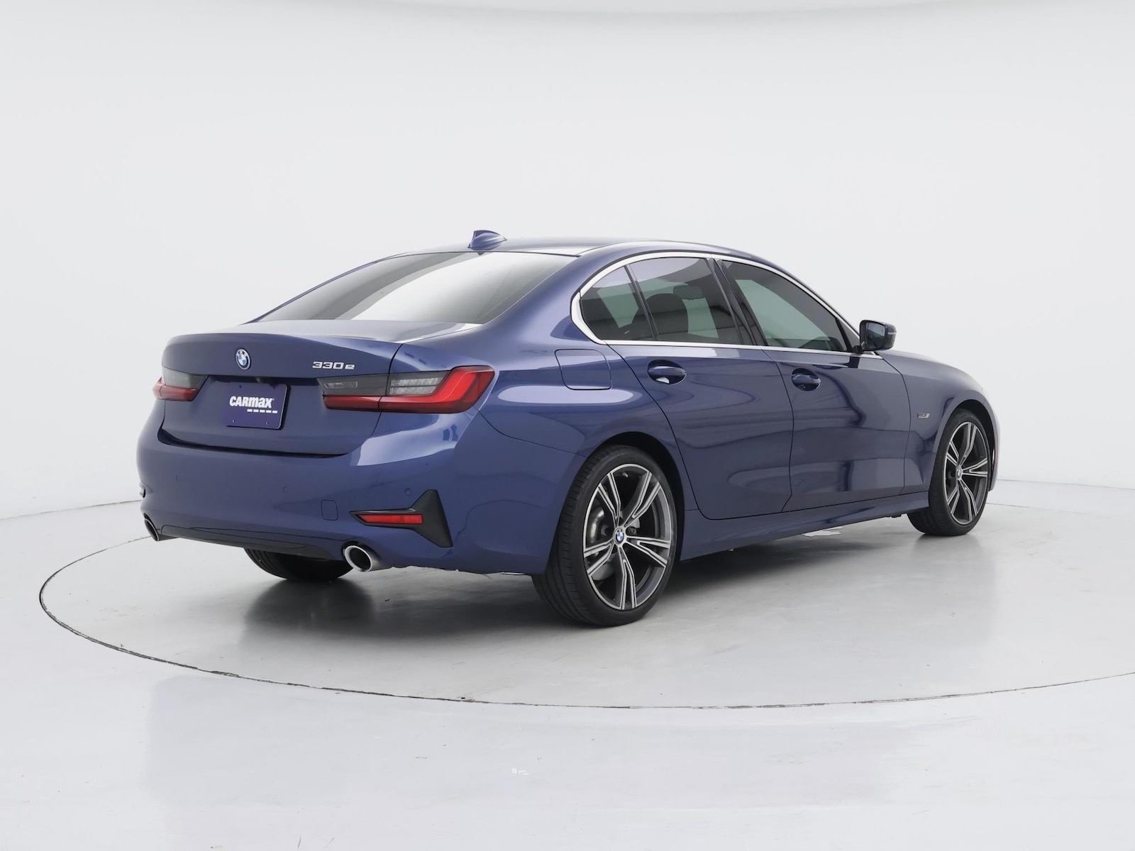 2022 BMW 3 Series 330e - Photo 9