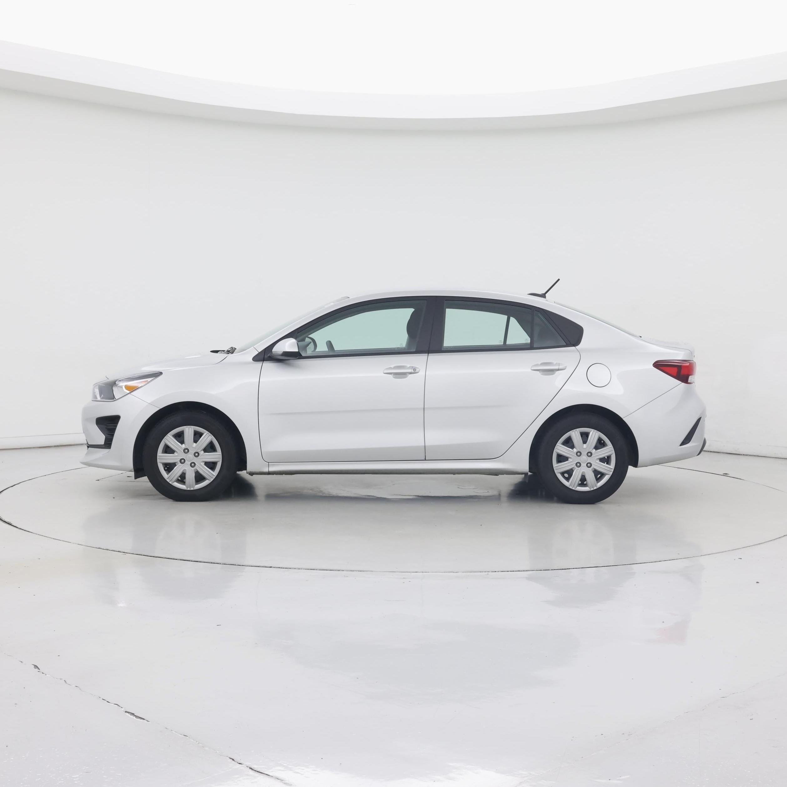 Thumbnail: 2023 Kia Rio - 3