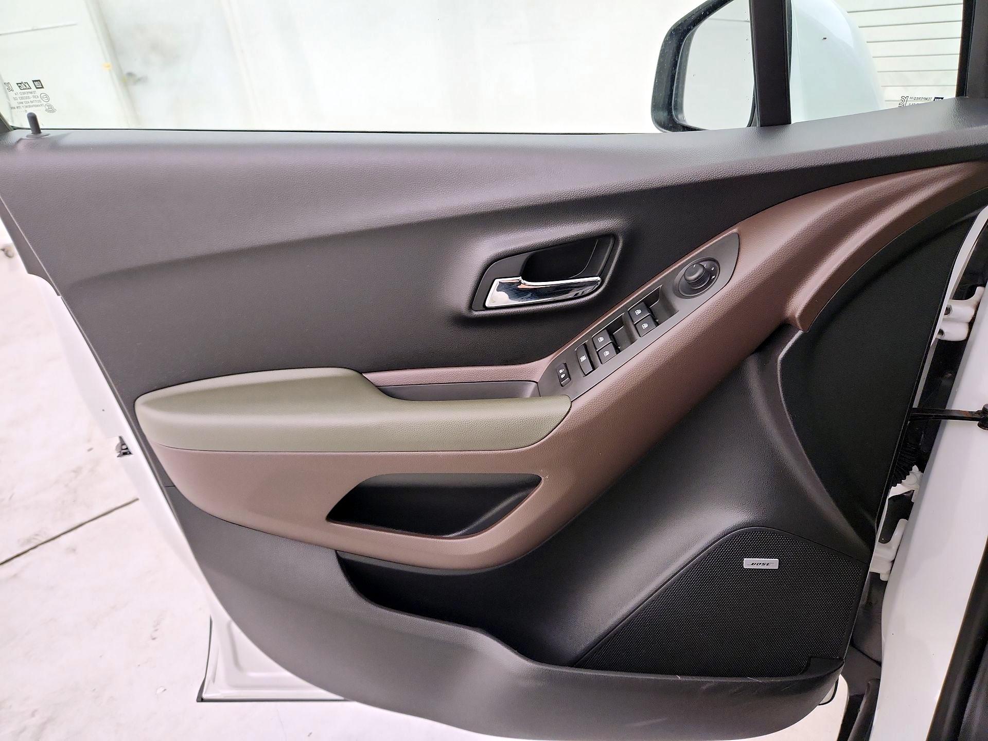 Thumbnail: 2015 Chevrolet Trax - 12