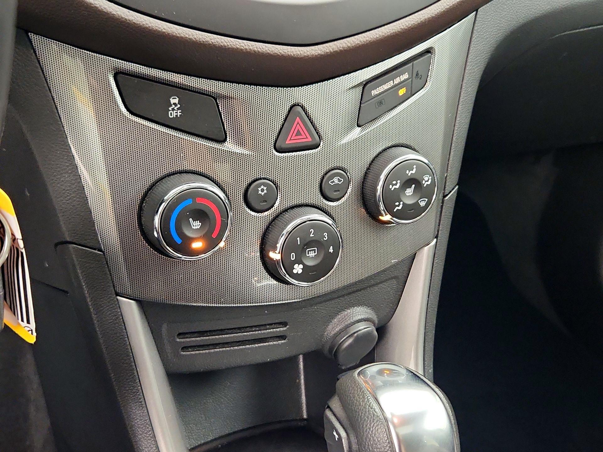 Thumbnail: 2015 Chevrolet Trax - 16