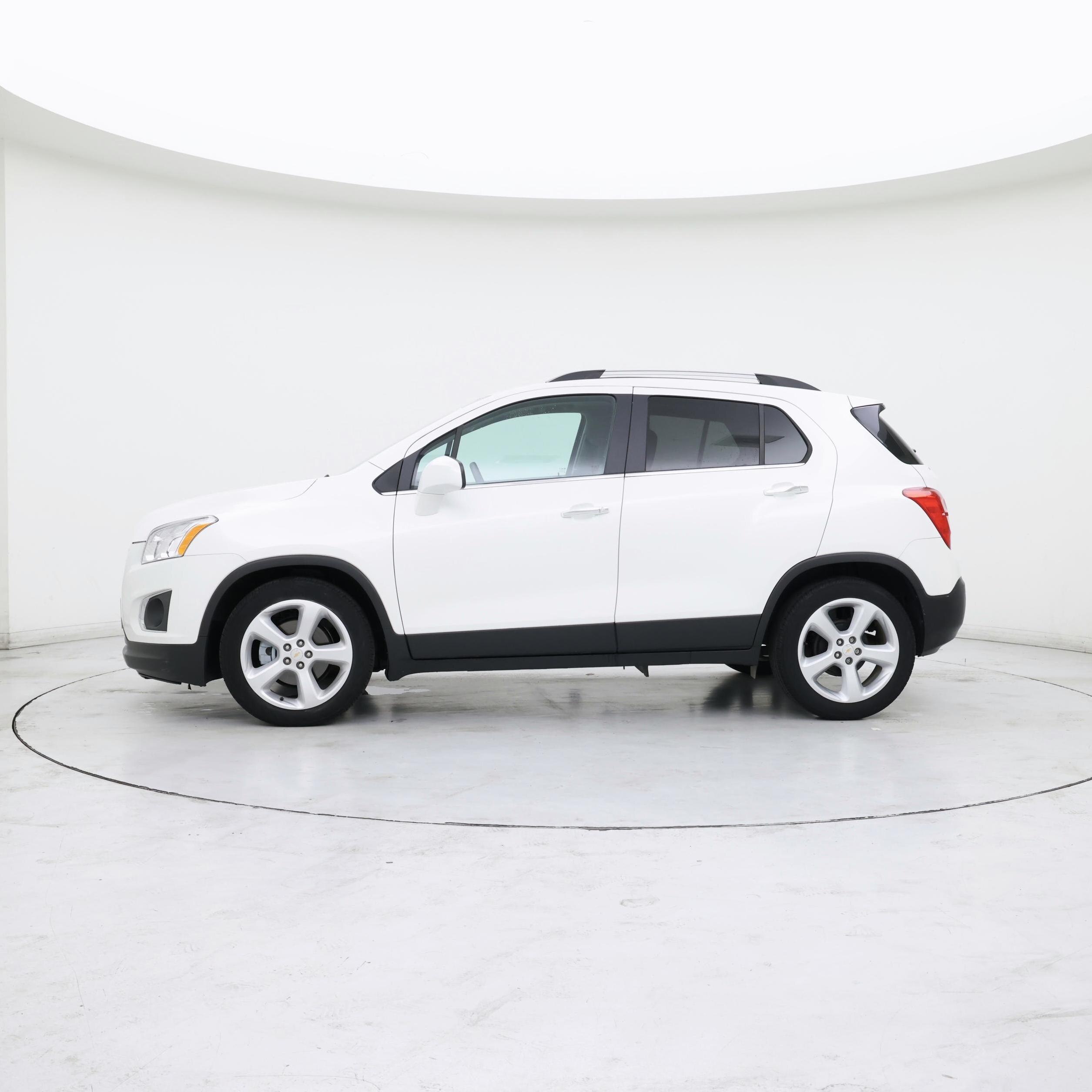 Thumbnail: 2015 Chevrolet Trax - 3